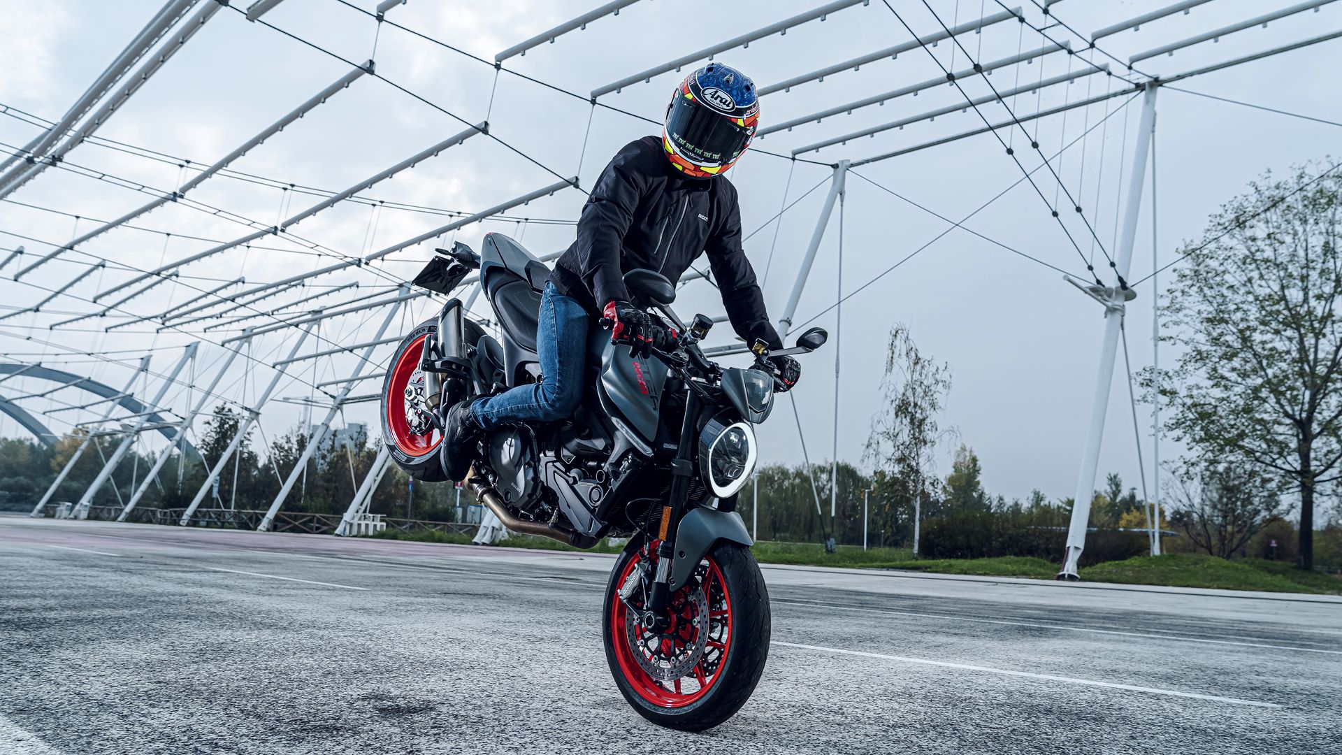 Ducati Monster Plus 2021 15