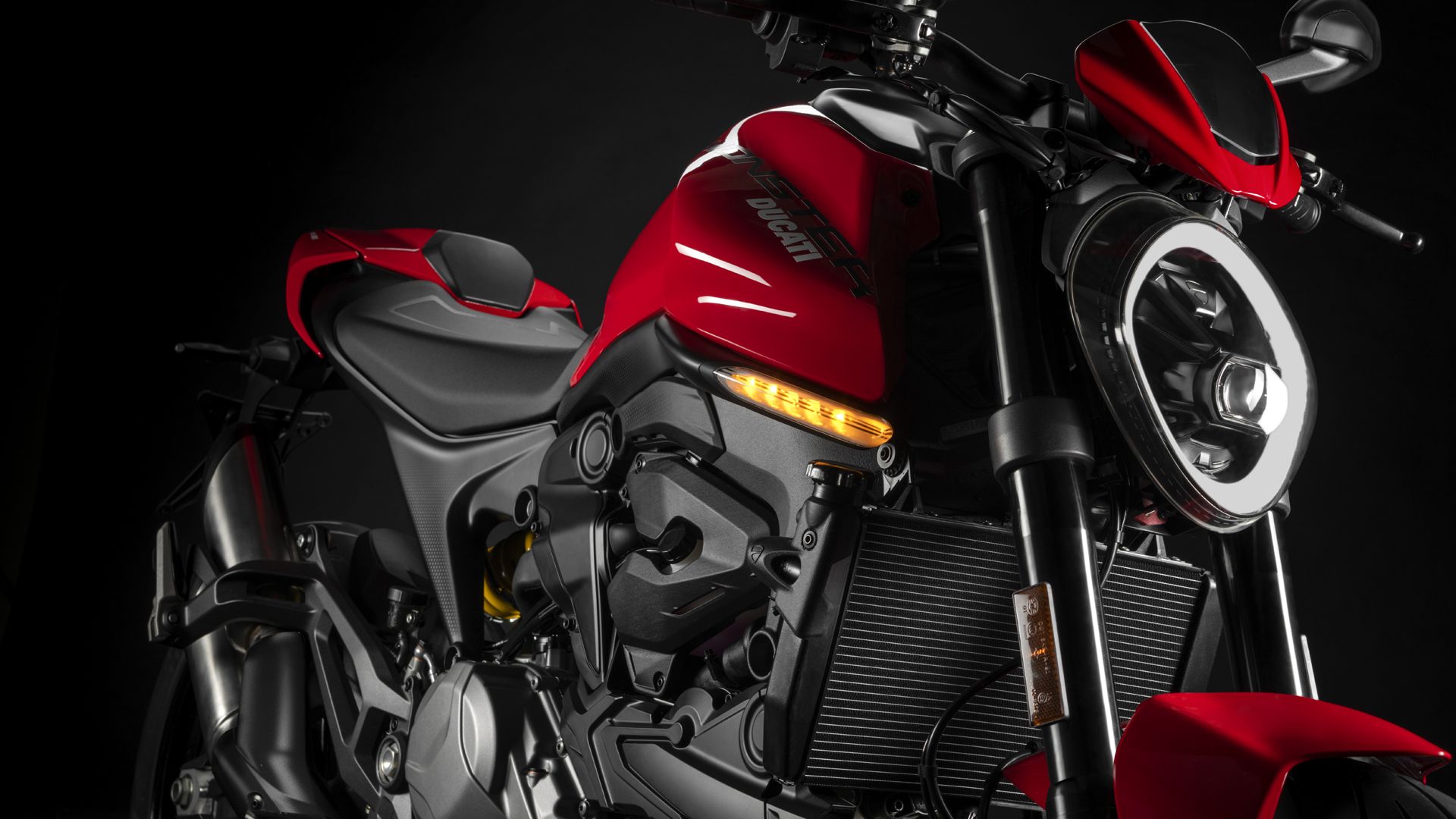 Ducati Monster Plus 2021 18