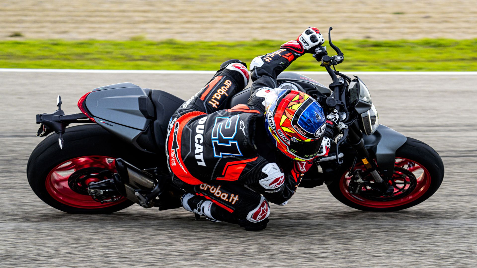 Ducati Monster Plus 2021 23