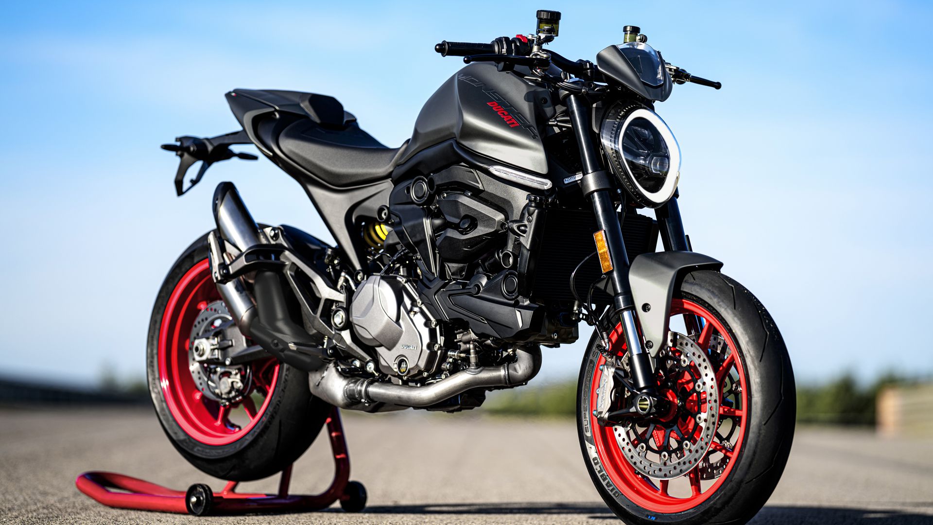Ducati Monster Plus 2021 27