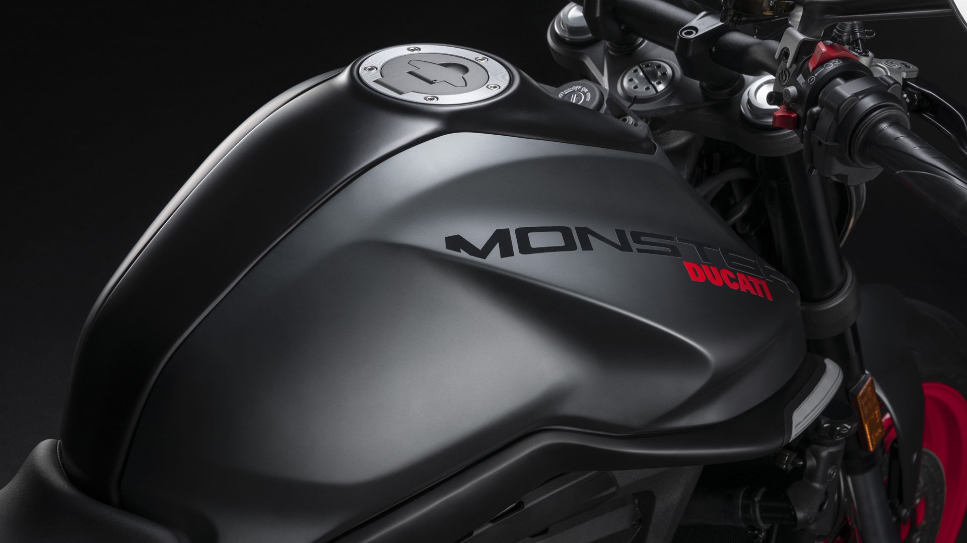 Ducati Monster Plus 2021 28