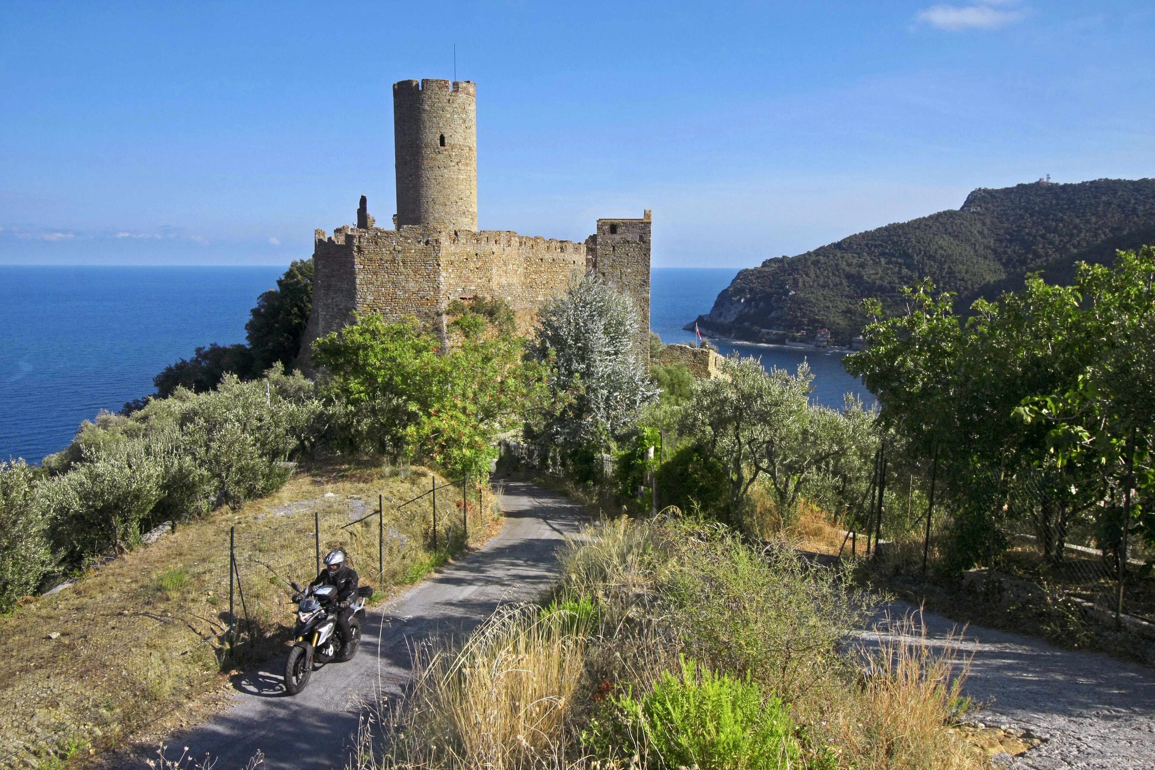 Italia en moto la costa de Liguria.