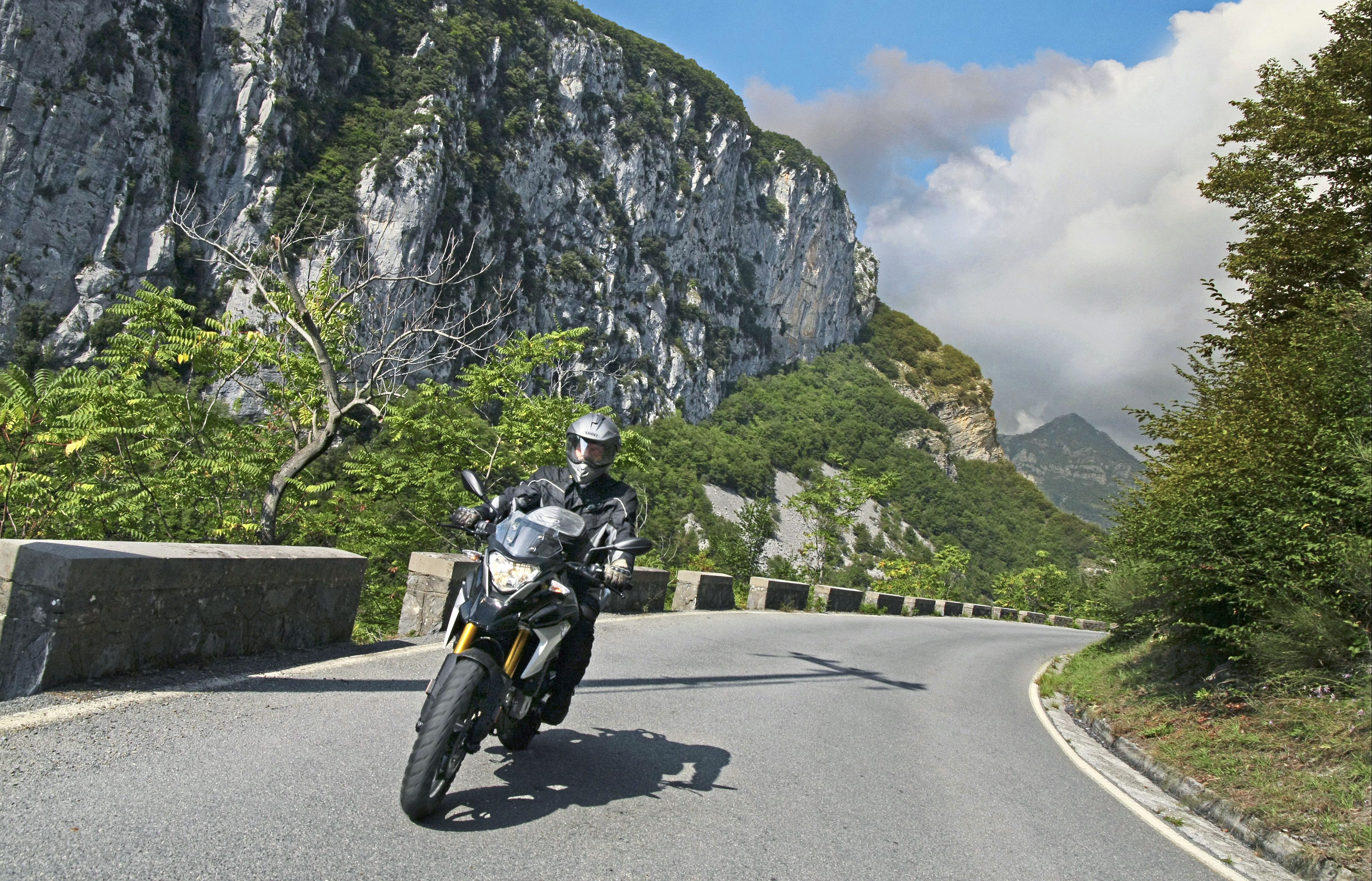 Italia en moto la costa de Liguria.