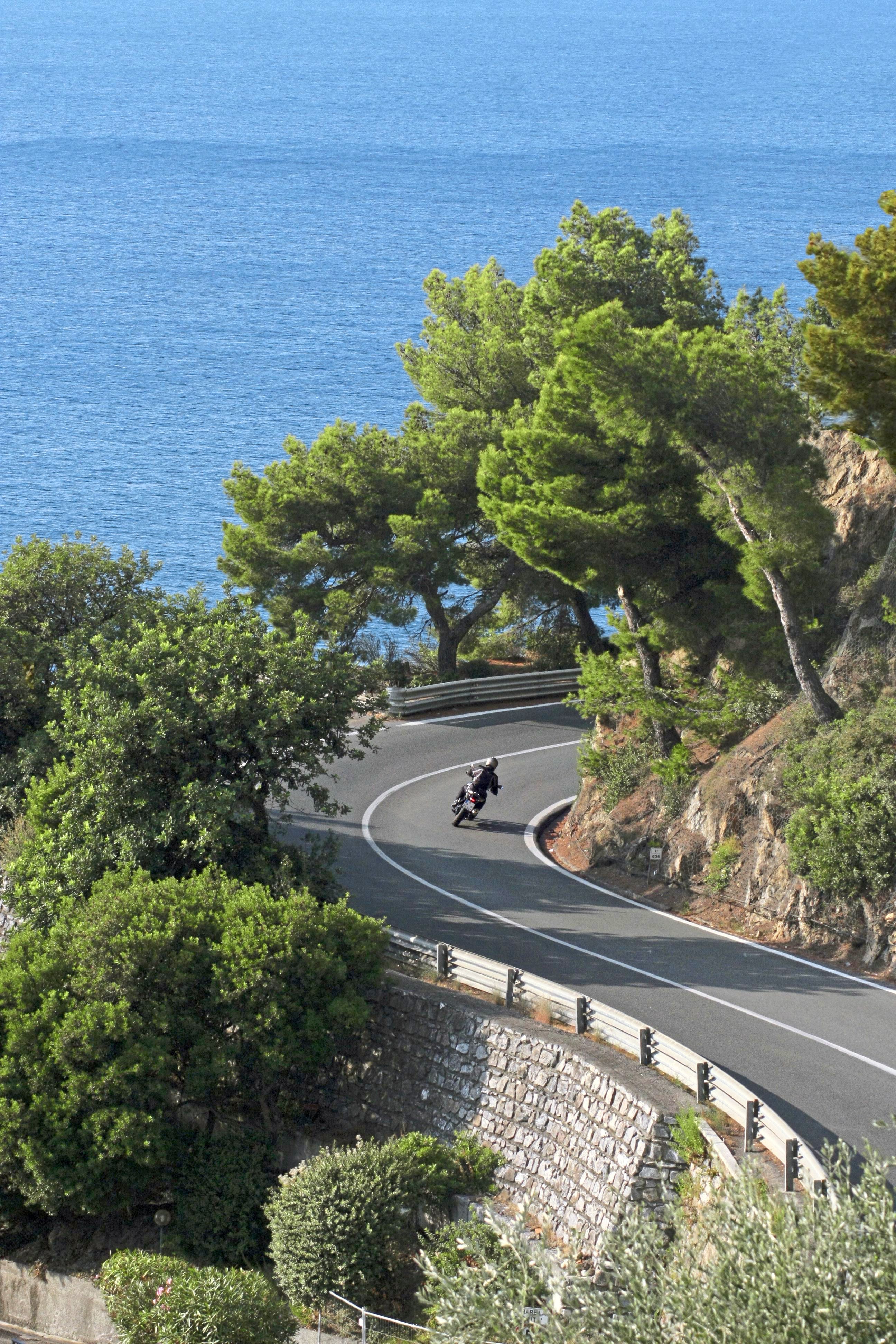 Italia en moto la costa de Liguria.