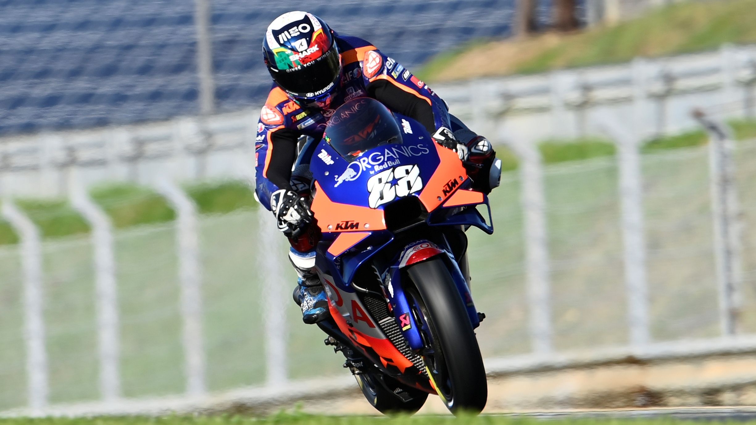 Miguel Oliveira arrasó en Portimao para lograr su segunda victoria del año