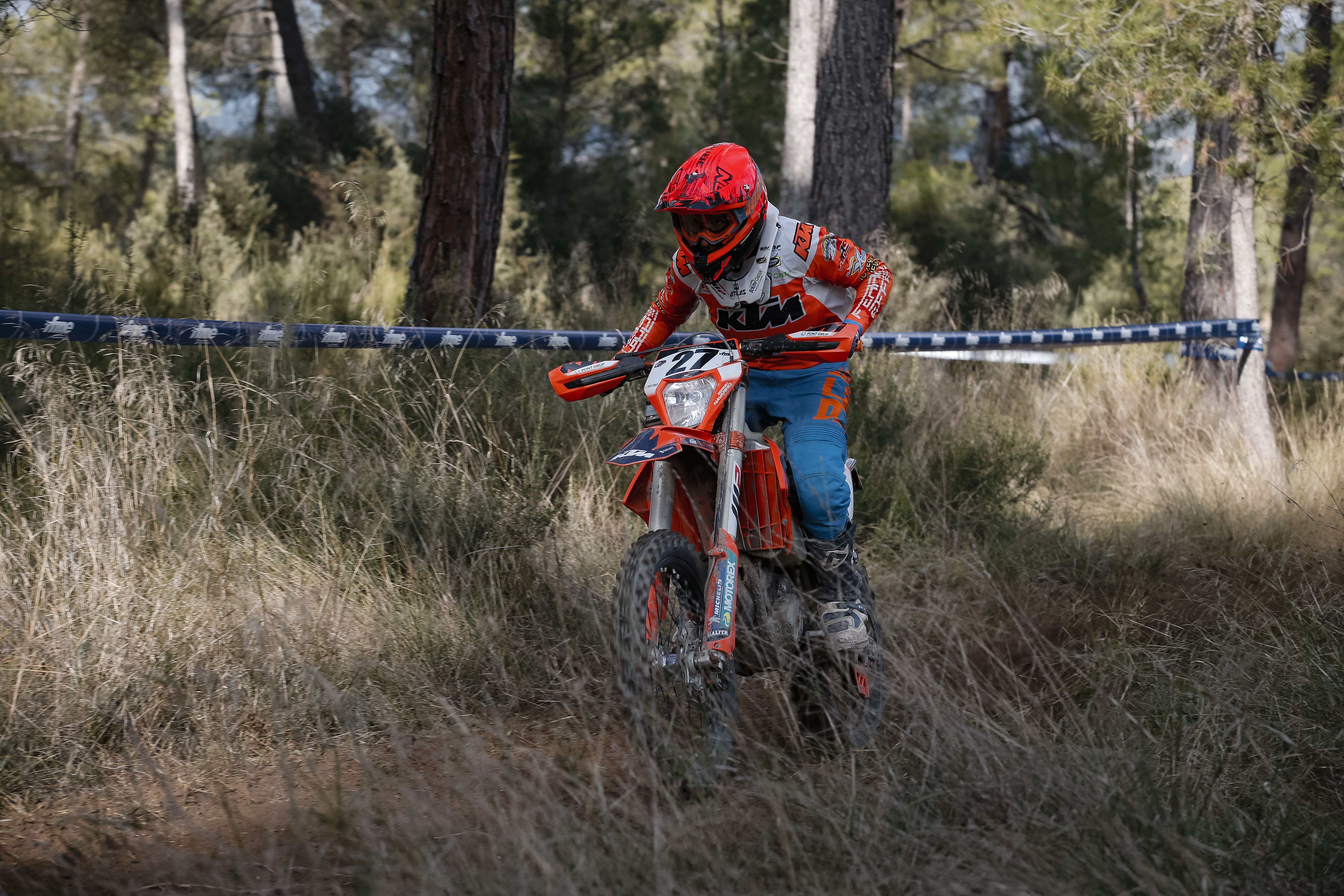 Sergio Navarro vencero Enduro 1 con la KTM 250 EXCF.