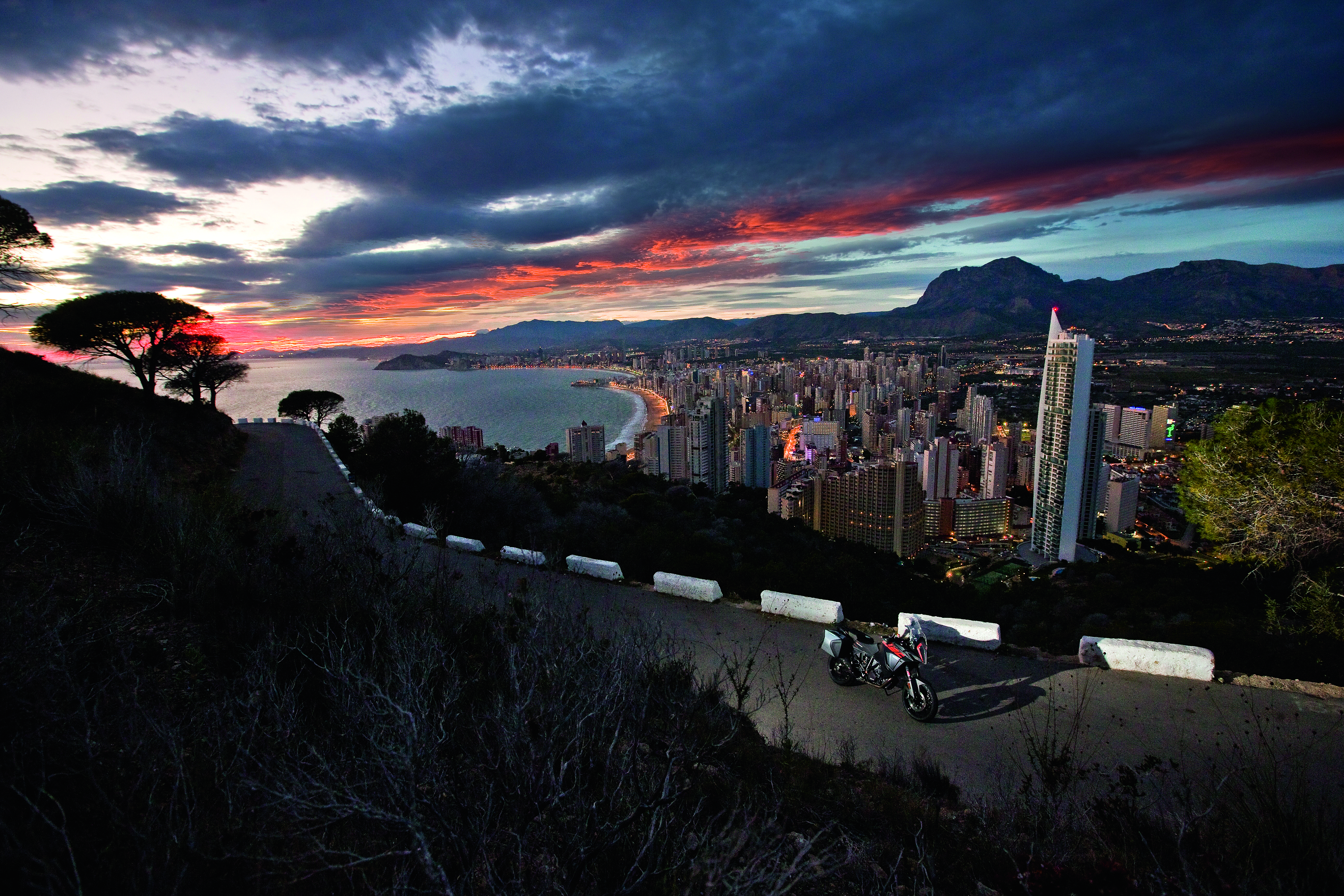 Mar y montaña en moto. Benidorm
