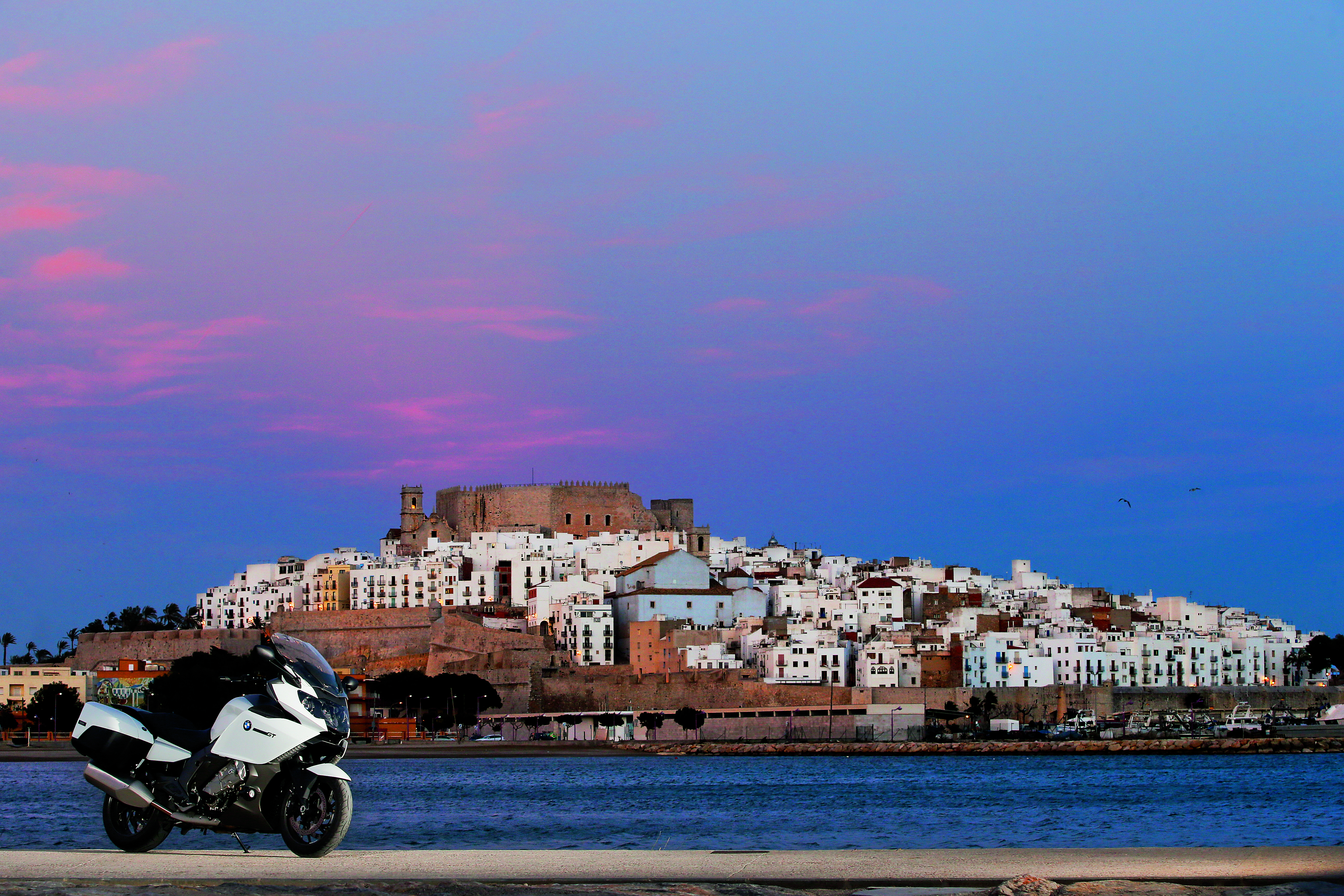 Mar y montaña en moto. Peníscola