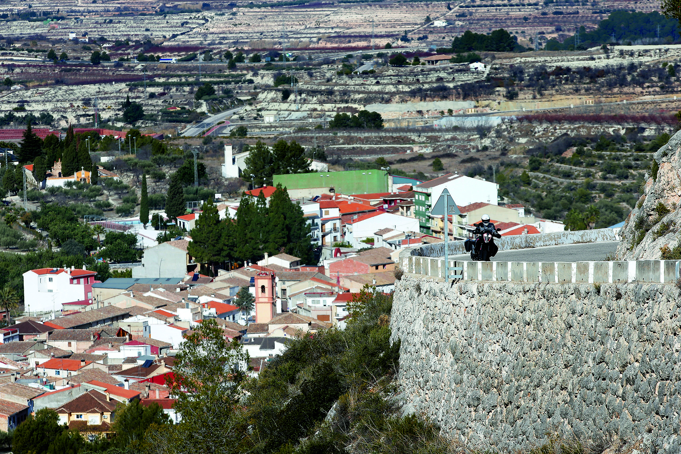 Mar y montaña en moto. Sierra de Alfaro