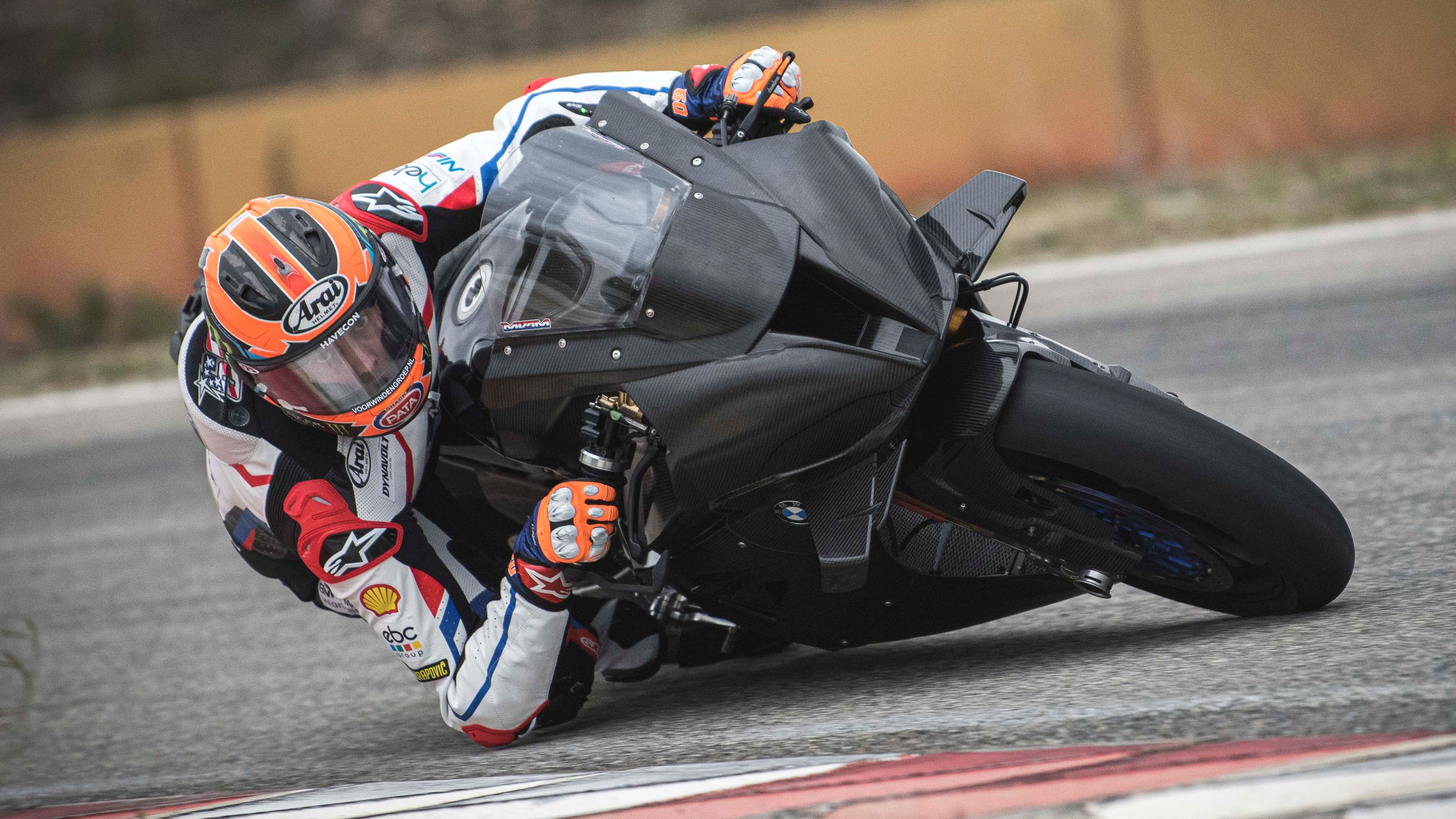Michael VD Mark, flamante fichaje de BMW, con la nueva M 1000 RR