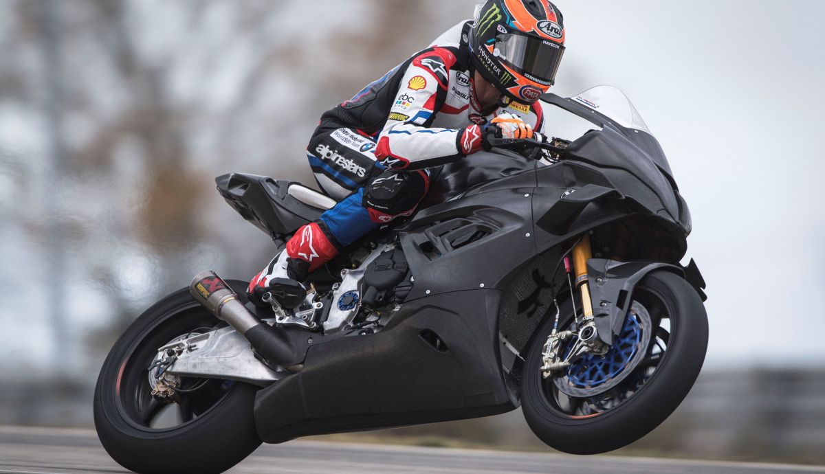 Michael van der Mark durante su primera toma de contacto con la BMW M 1000 RR Michael van der Mark durante su primera toma de contacto con la BMW M 1000 RR