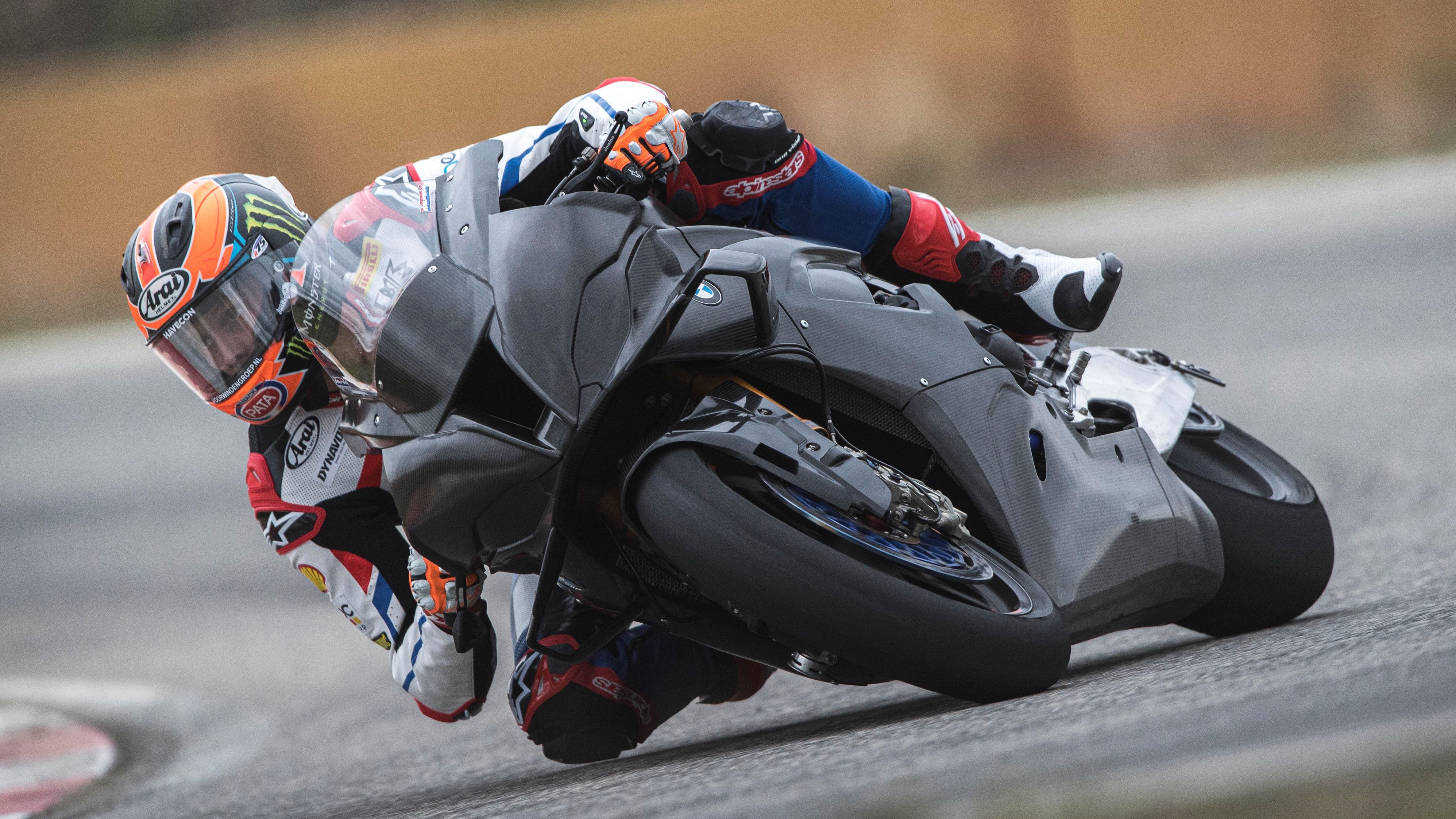 La BMW M 1000 RR es la gran novedad en la lista de motos homologadas para Superbike 2021.