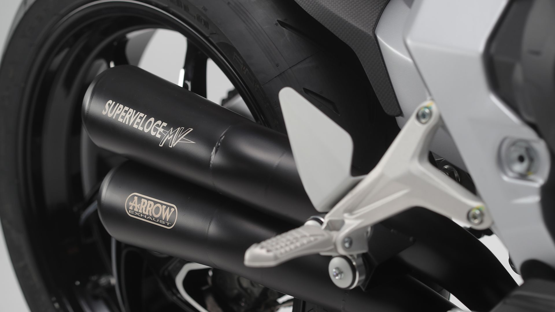 MV Agusta Superveloce Alpine 32