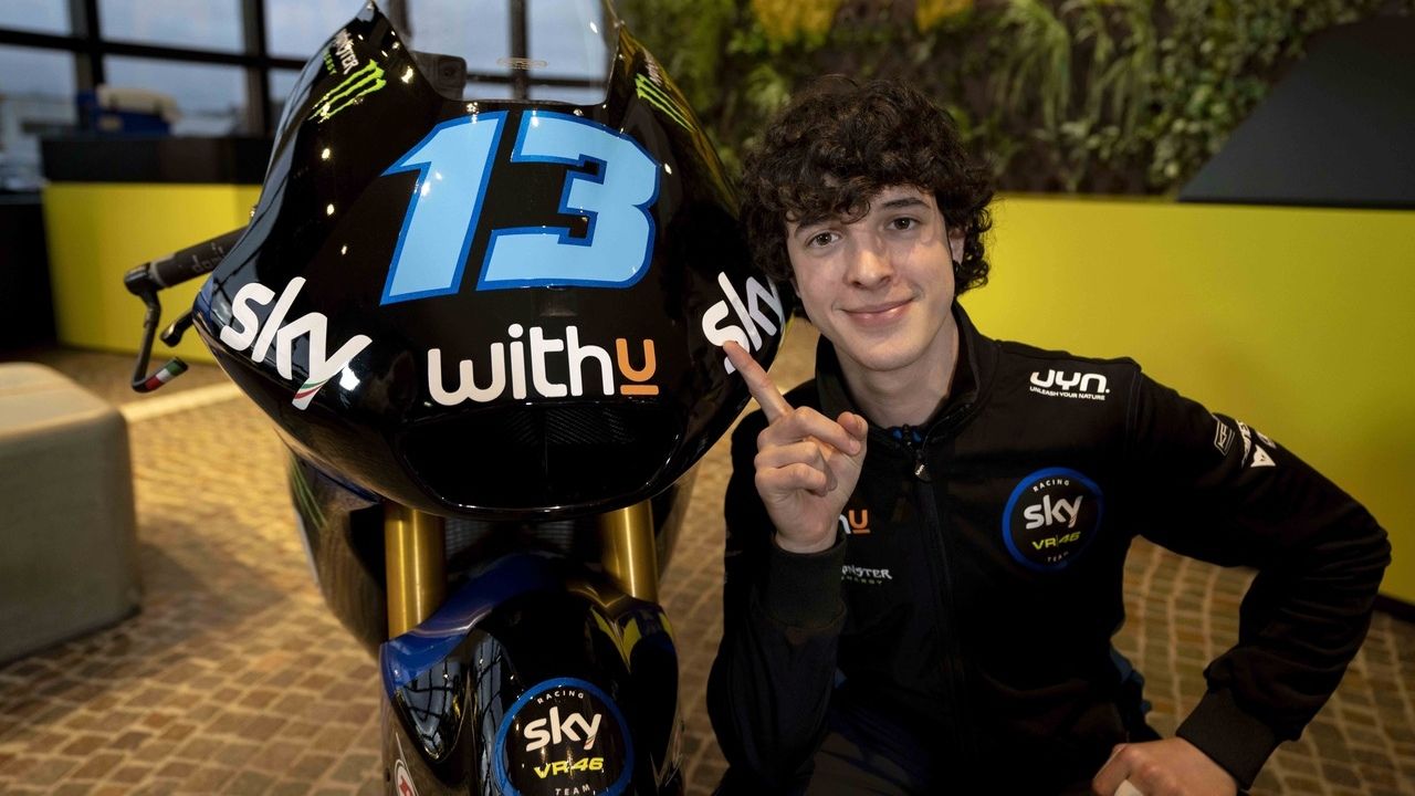 Celestino Vietti con la Kalex que llevará en Moto2 2021