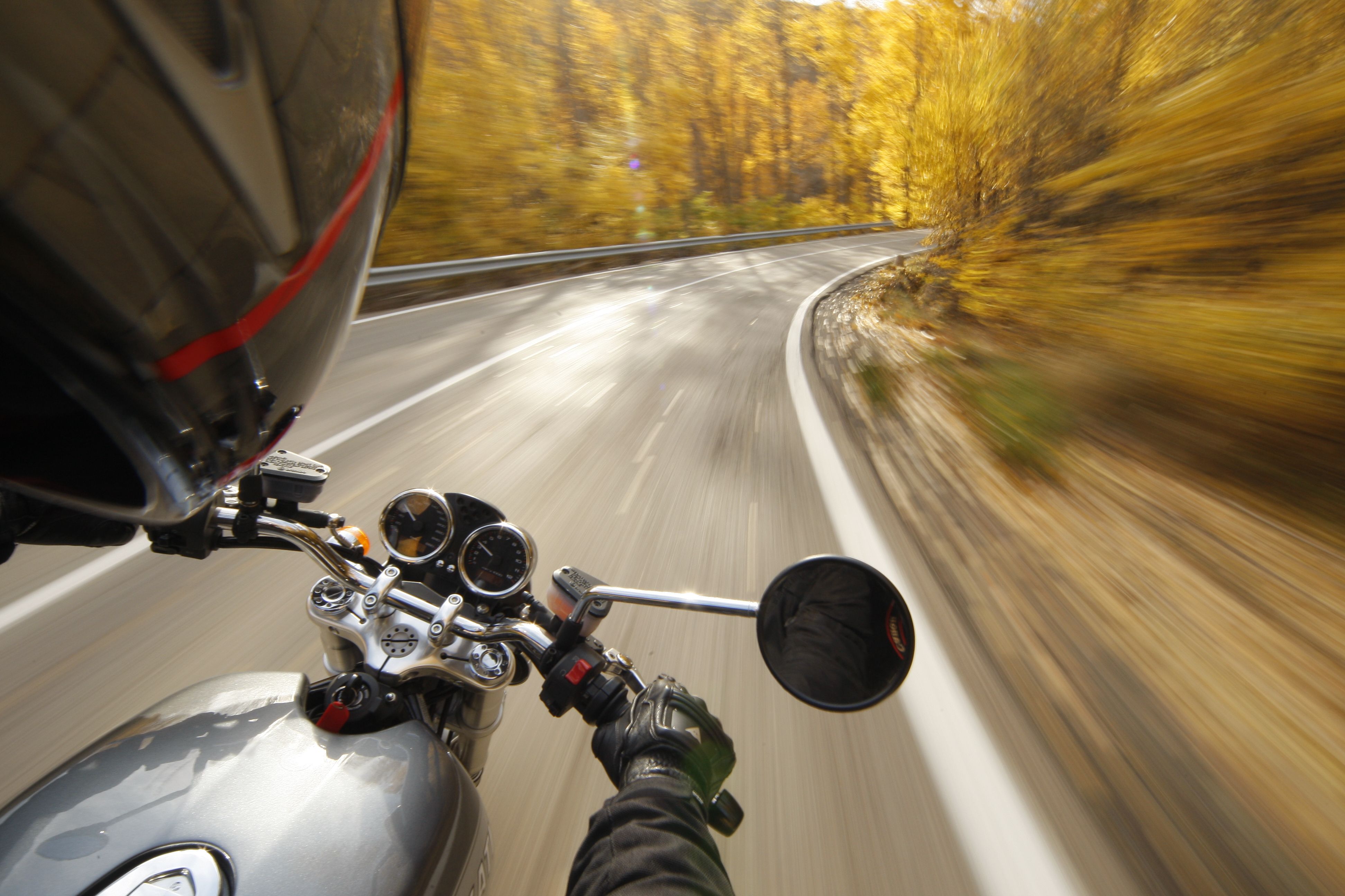 Ruta en moto por las sierras de España. Camino de Albarracíon