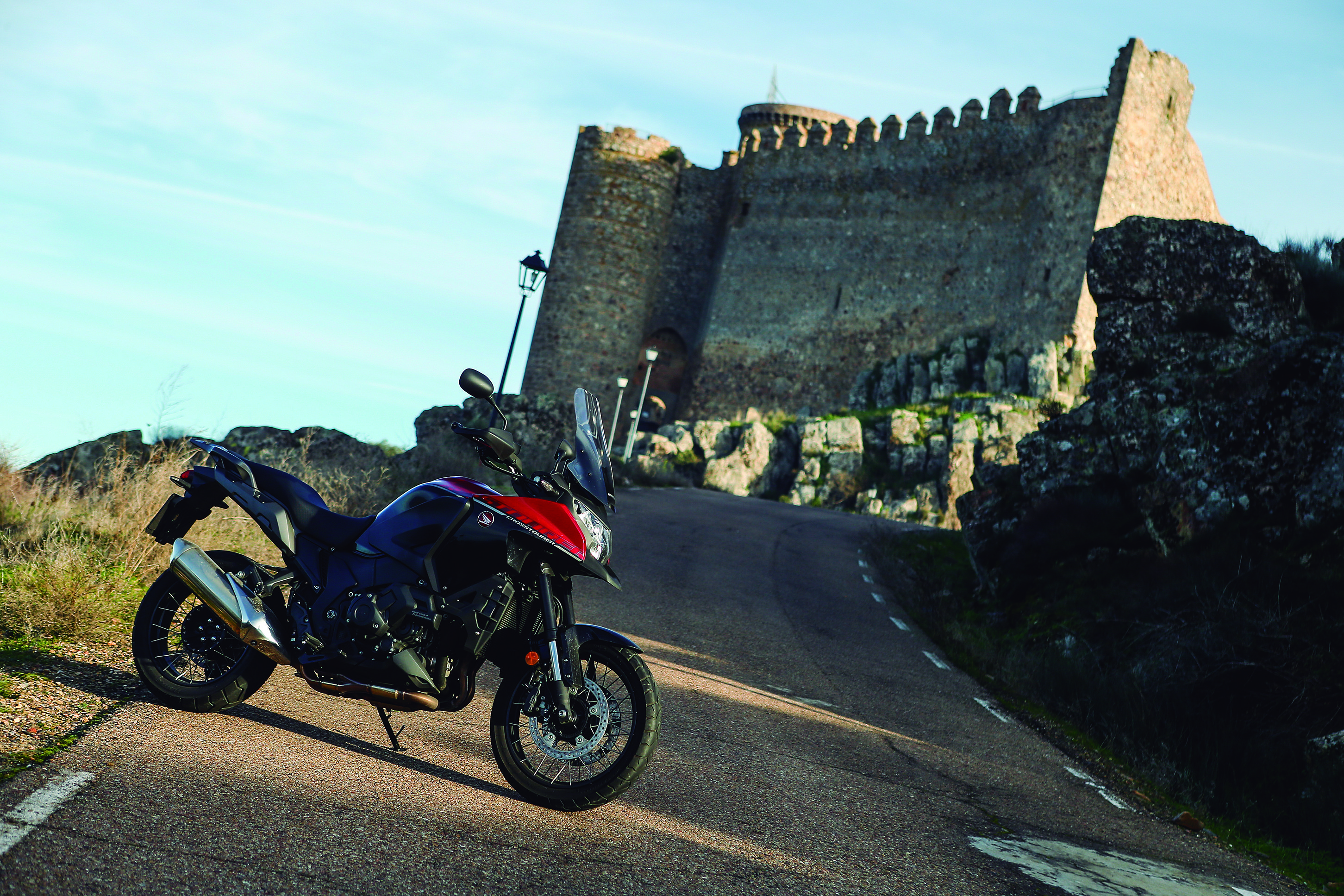 Ruta en moto por las sierras de España. Castillo de Puebla
