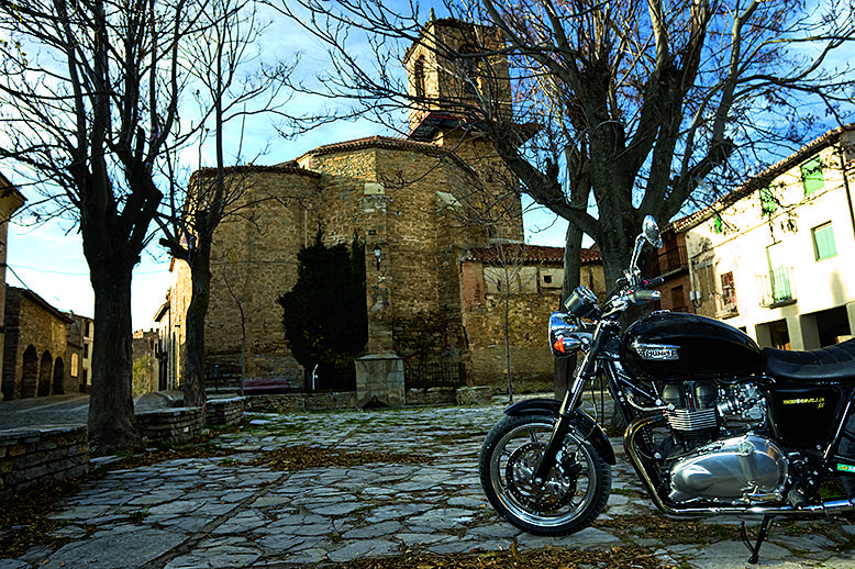 Ruta en moto por las sierras de España. El Moncayo