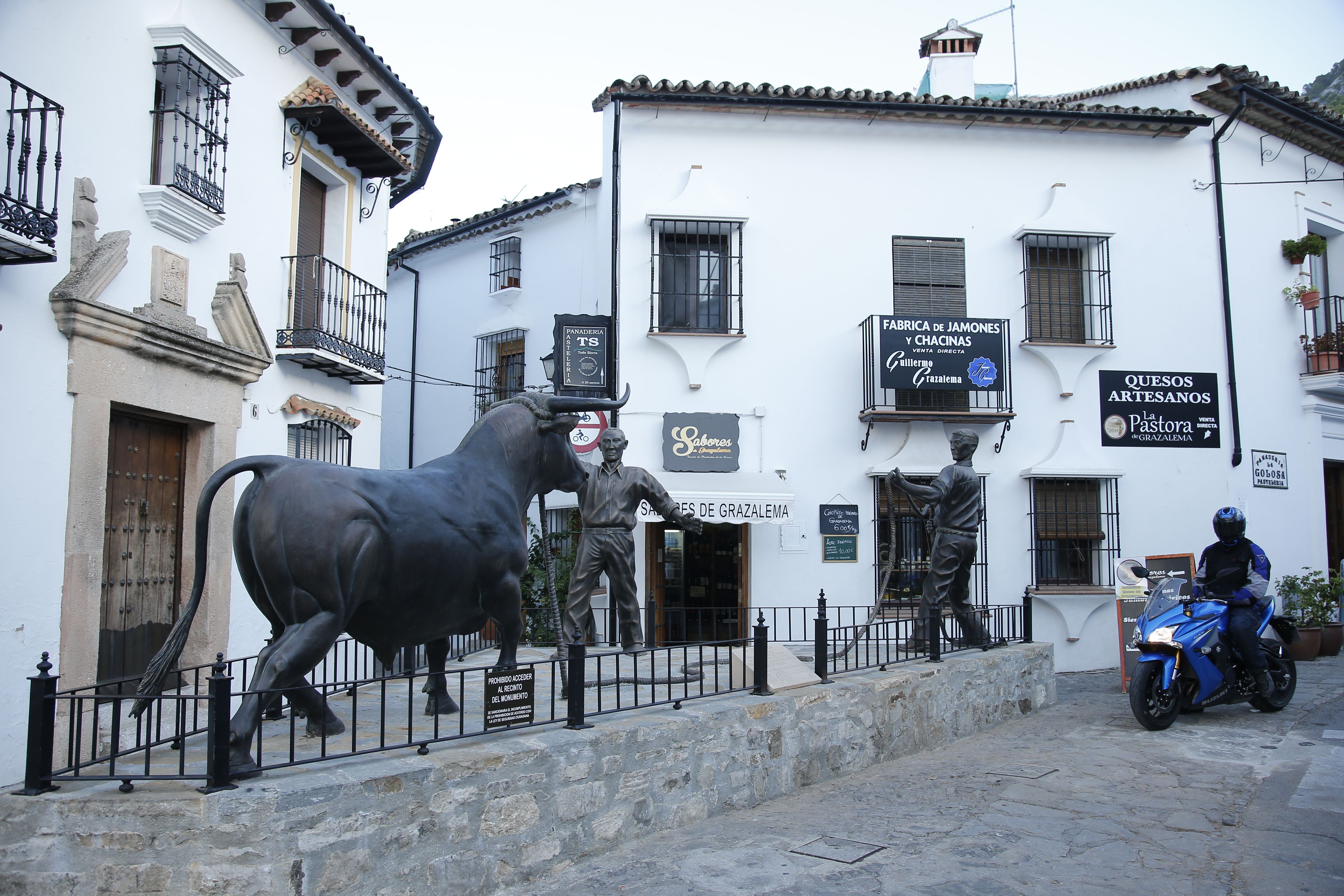 Ruta en moto por las sierras de España. Grazalema