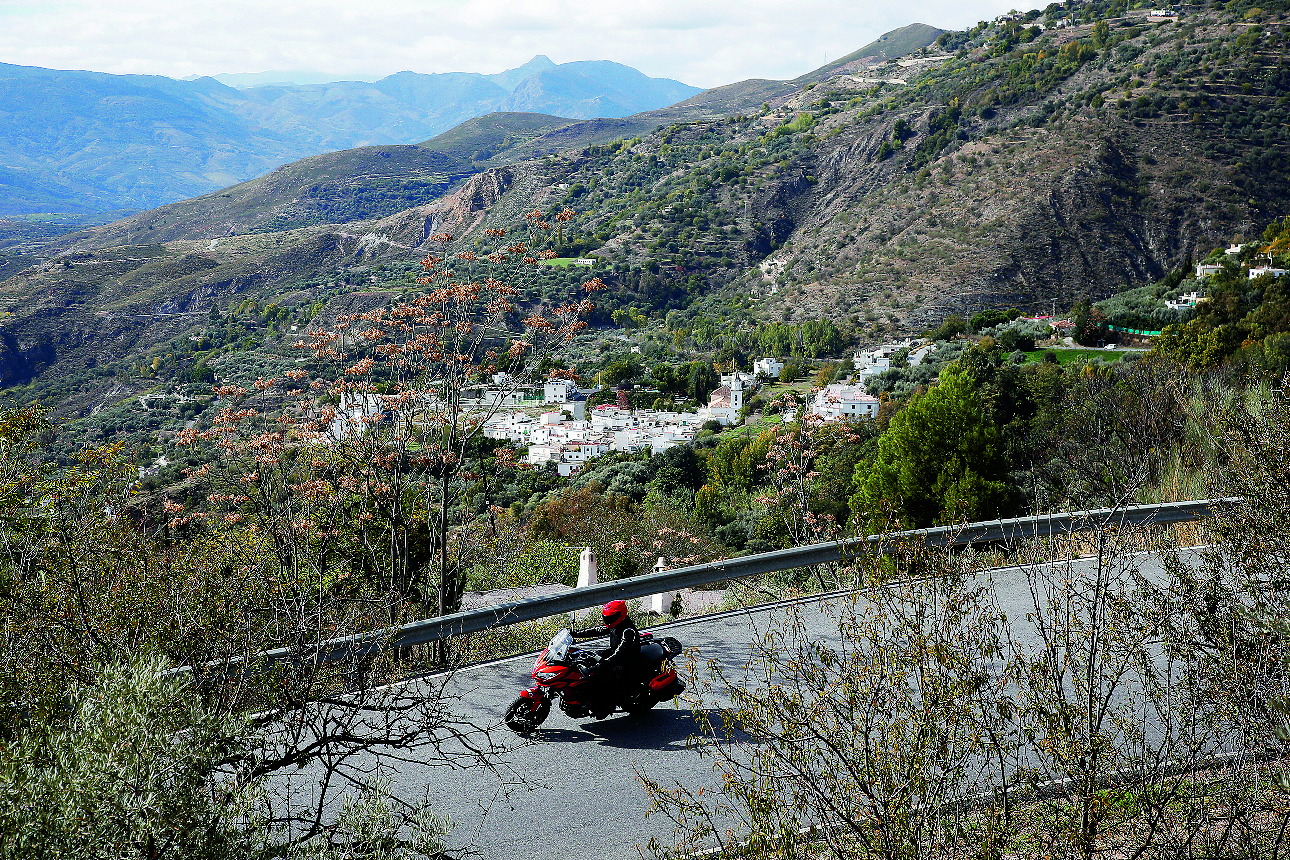 Ruta en moto por las sierras de España. Pampaneira