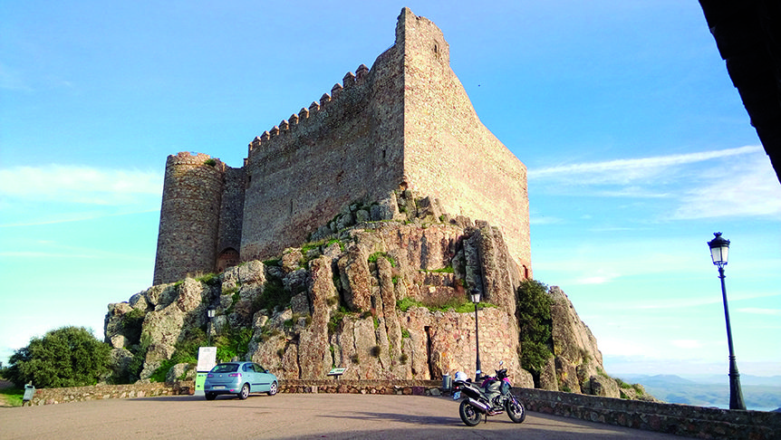 Ruta en moto por las sierras de España. Puebla de Alcocer