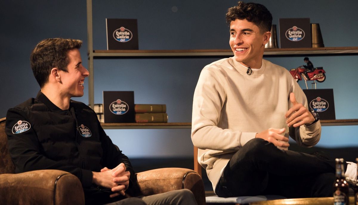 Álex Márquez junto a Marc Márquez en la entrevista de Estrella Galicia Álex Márquez junto a Marc Márquez en la entrevista de Estrella Galicia
