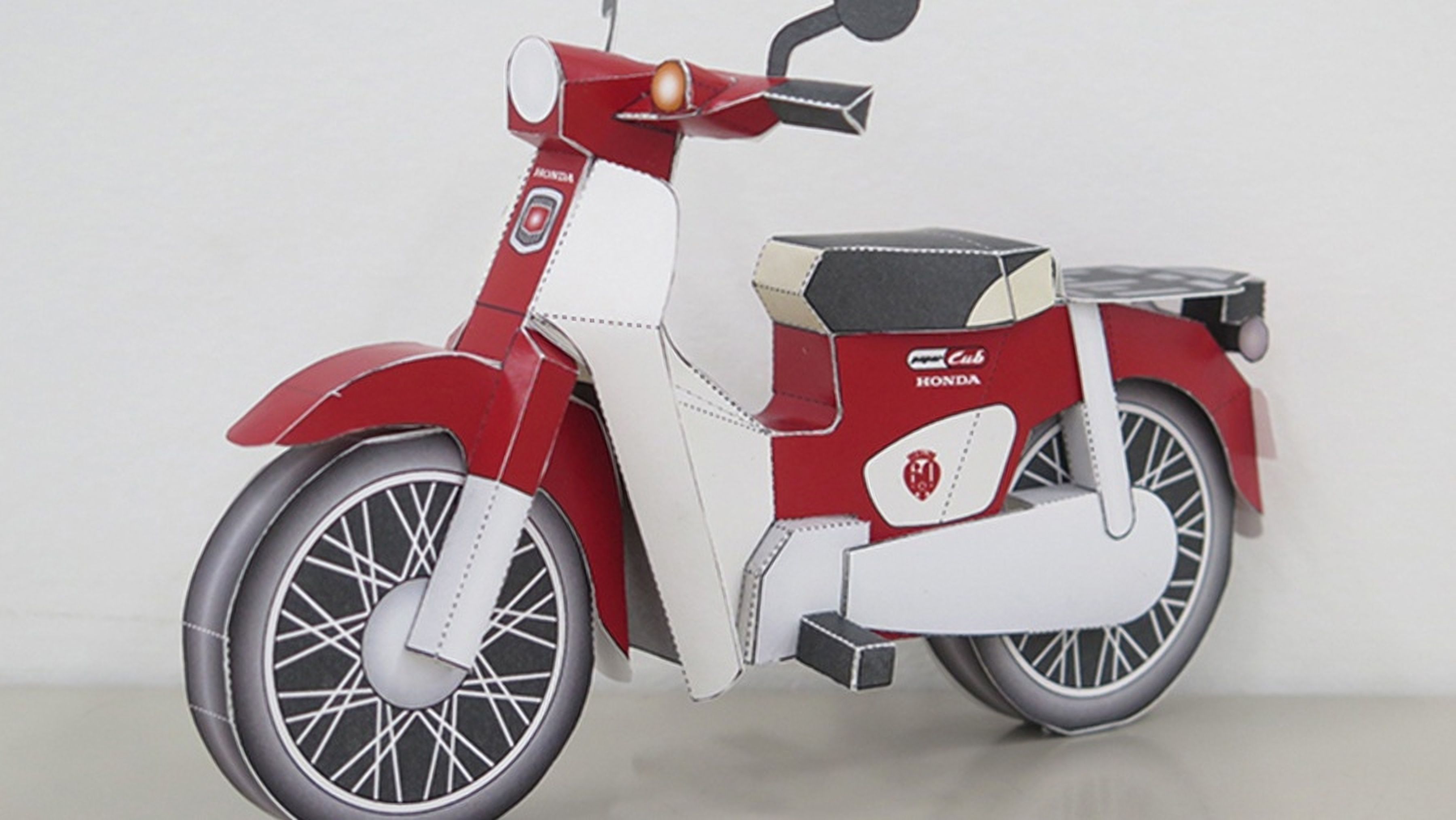 Honda Super Cub roja de papiroflexia