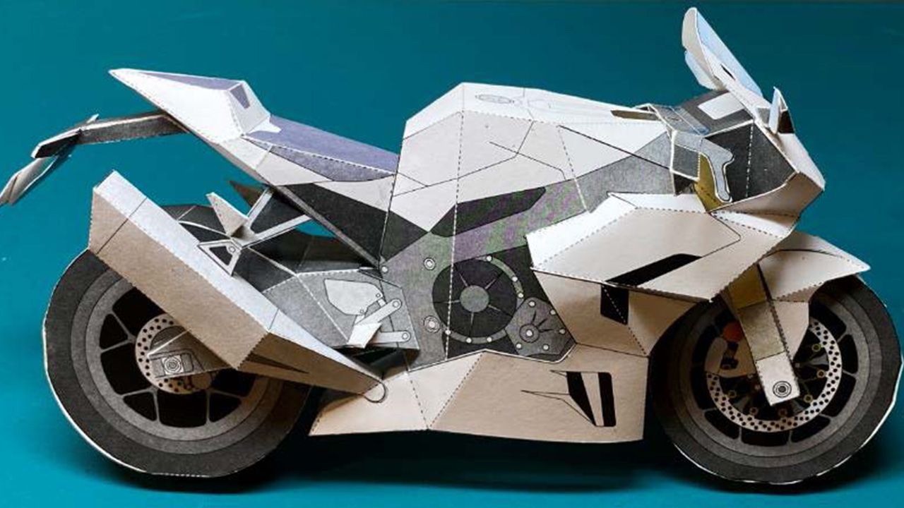 La Honda CBR1000RR R en versión papel, también en blanco