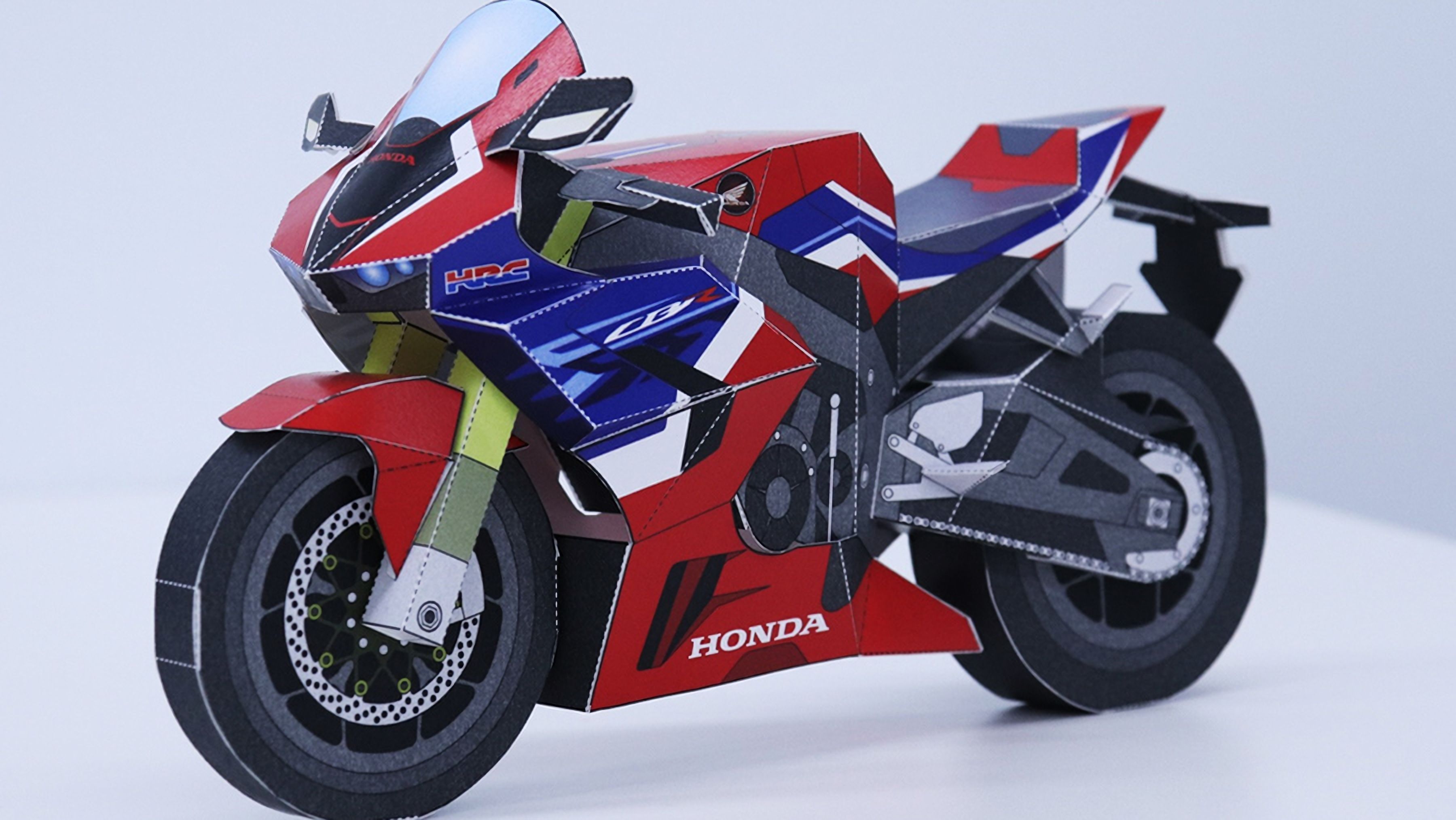 La Honda CBR1000RR R en versión papel