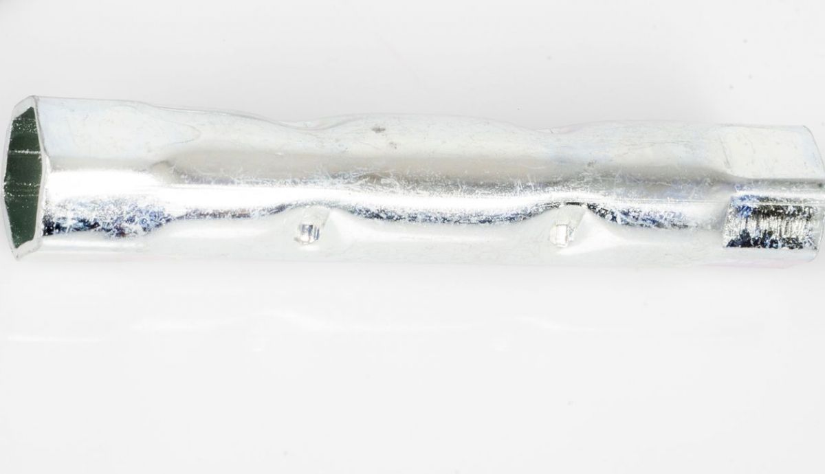 Llave de bujías doble