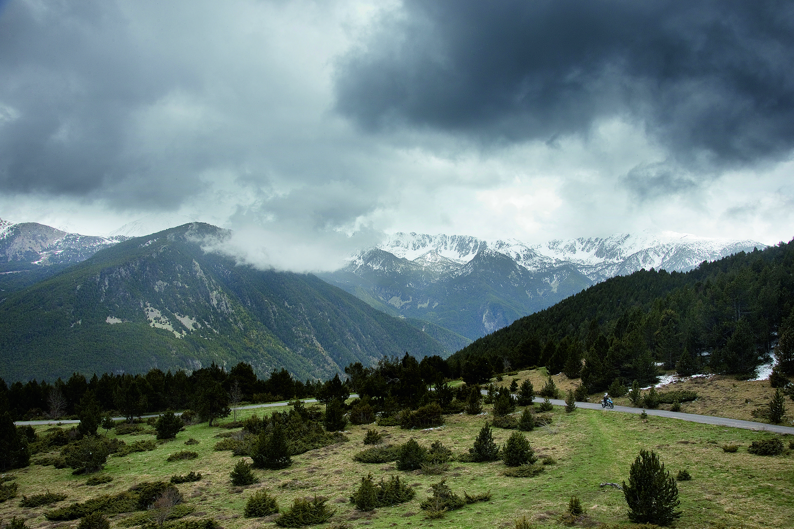 Las mejores rutas en moto por los Pirineos. El entorno de Andorra