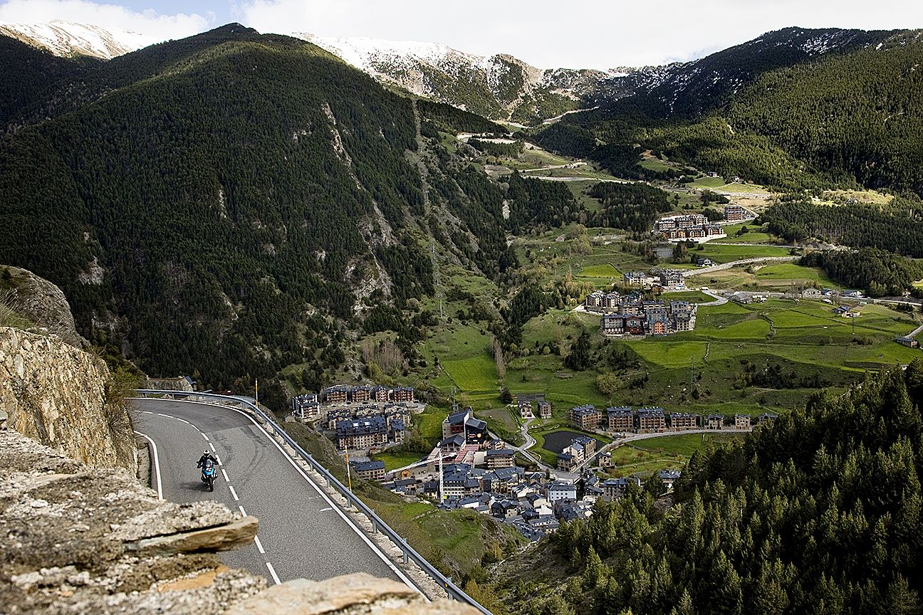 Las mejores rutas en moto por los Pirineos