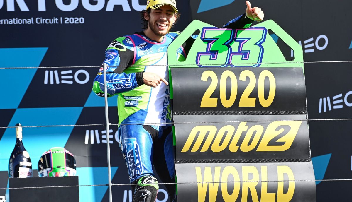 Enea Bastianini festeja su título mundial de Moto 2020