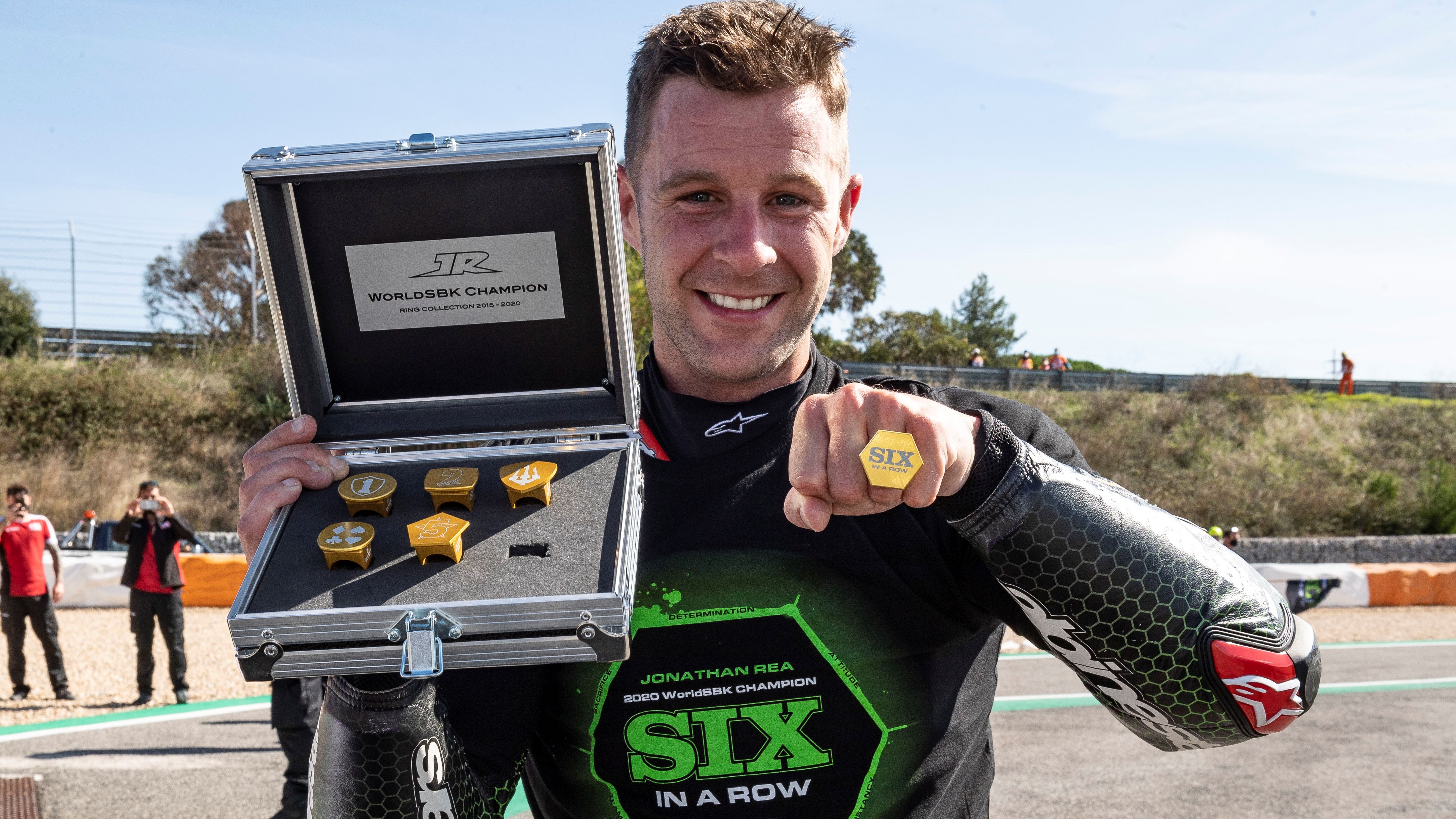 Jonathan Rea festeja su sexto título mundial consecutivo en la clase reina del WorldSBK