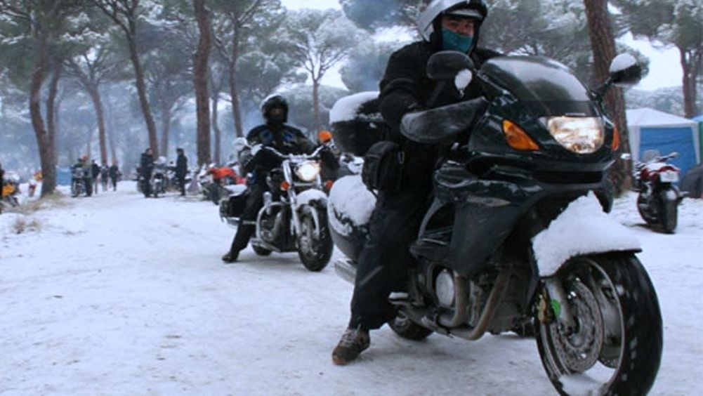 Extrema la precaución con tu moto si hay nieve