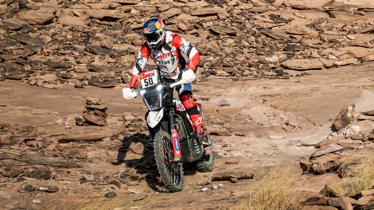 El indio Santosh Chunchunguppe Shivashankar durante la 3ª etapa del Dakar 2021