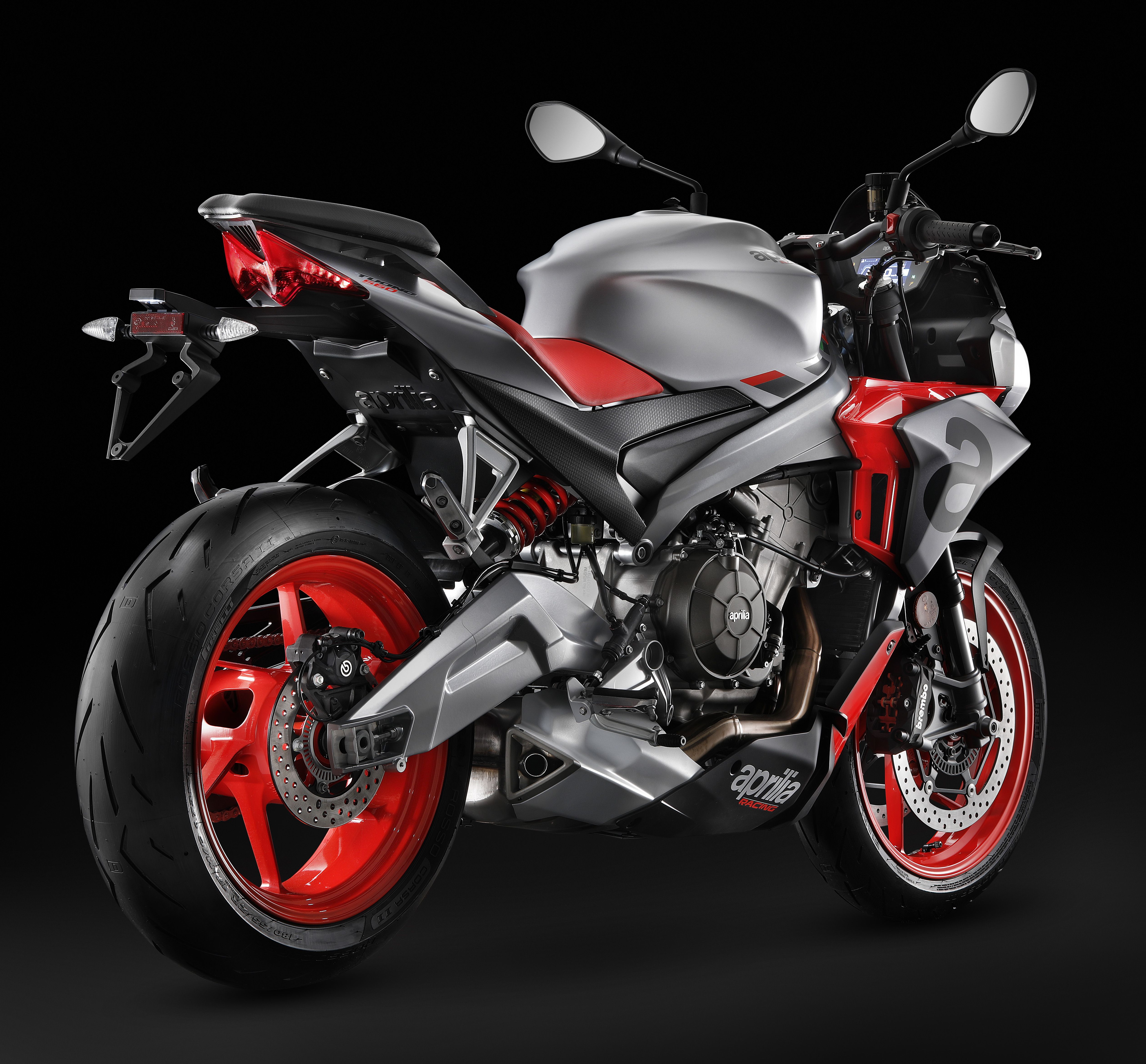 16 Aprilia Tuono 660