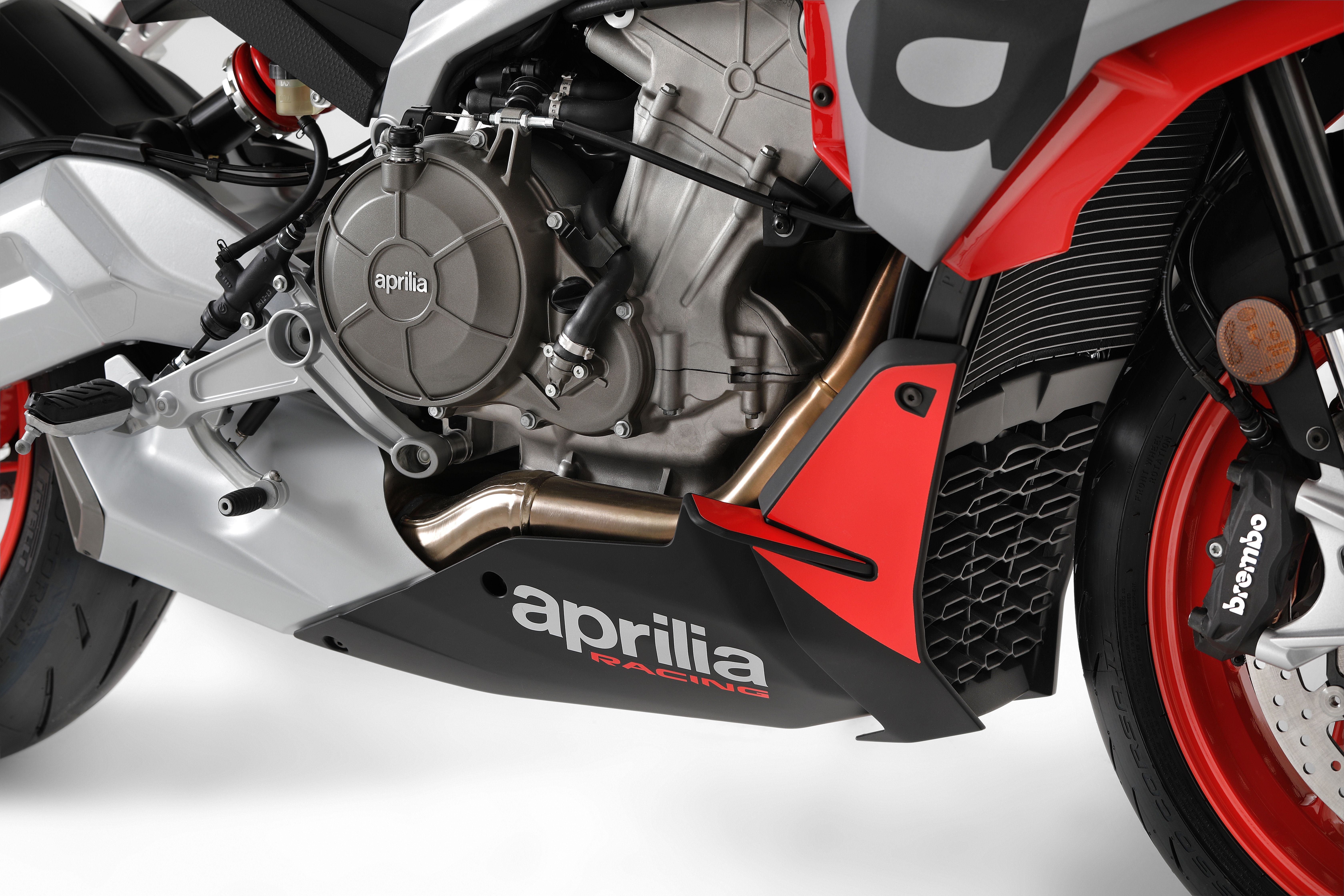 19 Aprilia Tuono 660