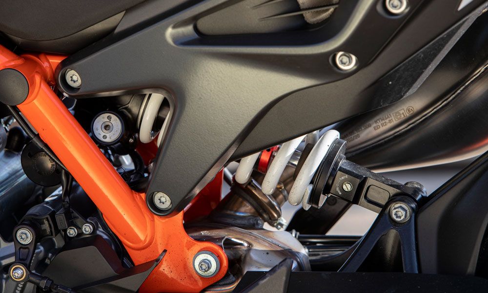 ktm890DukeR 15