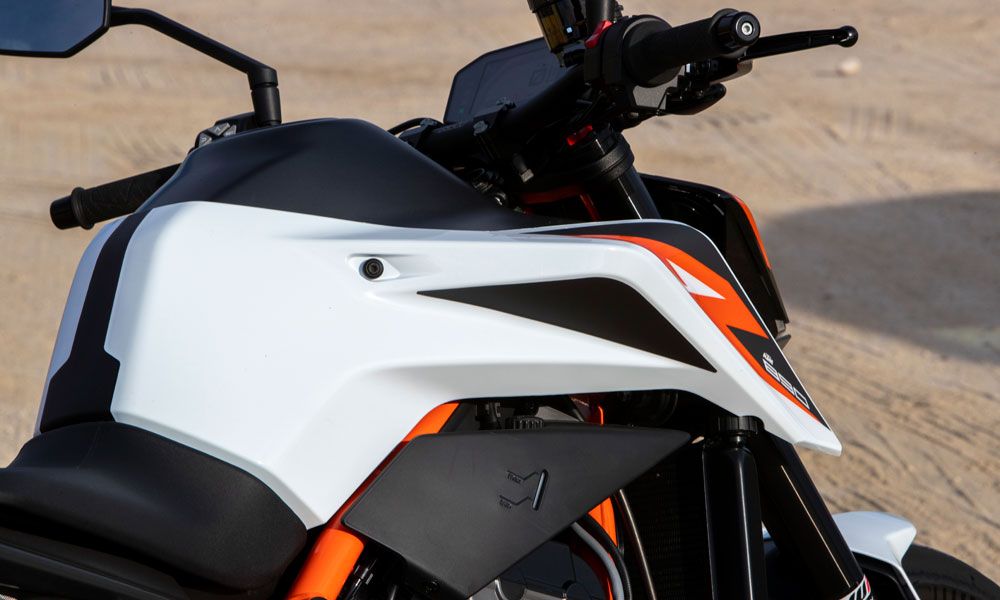 ktm890DukeR 17