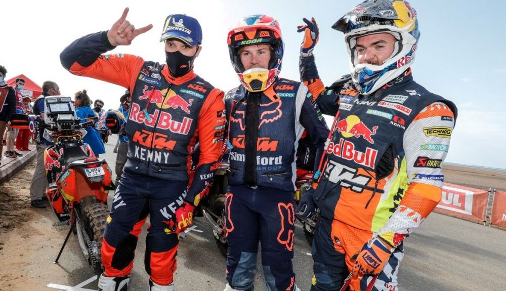 KTM ha logrado otro podio con Sam Sunderland con los oficiales Daniel Sanders y Matthias Walkner también en el top 10 del Dakar 2021 KTM ha logrado otro podio con Sam Sunderland con los oficiales Daniel Sanders y Matthias Walkner también en el top 10 del Dakar 2021