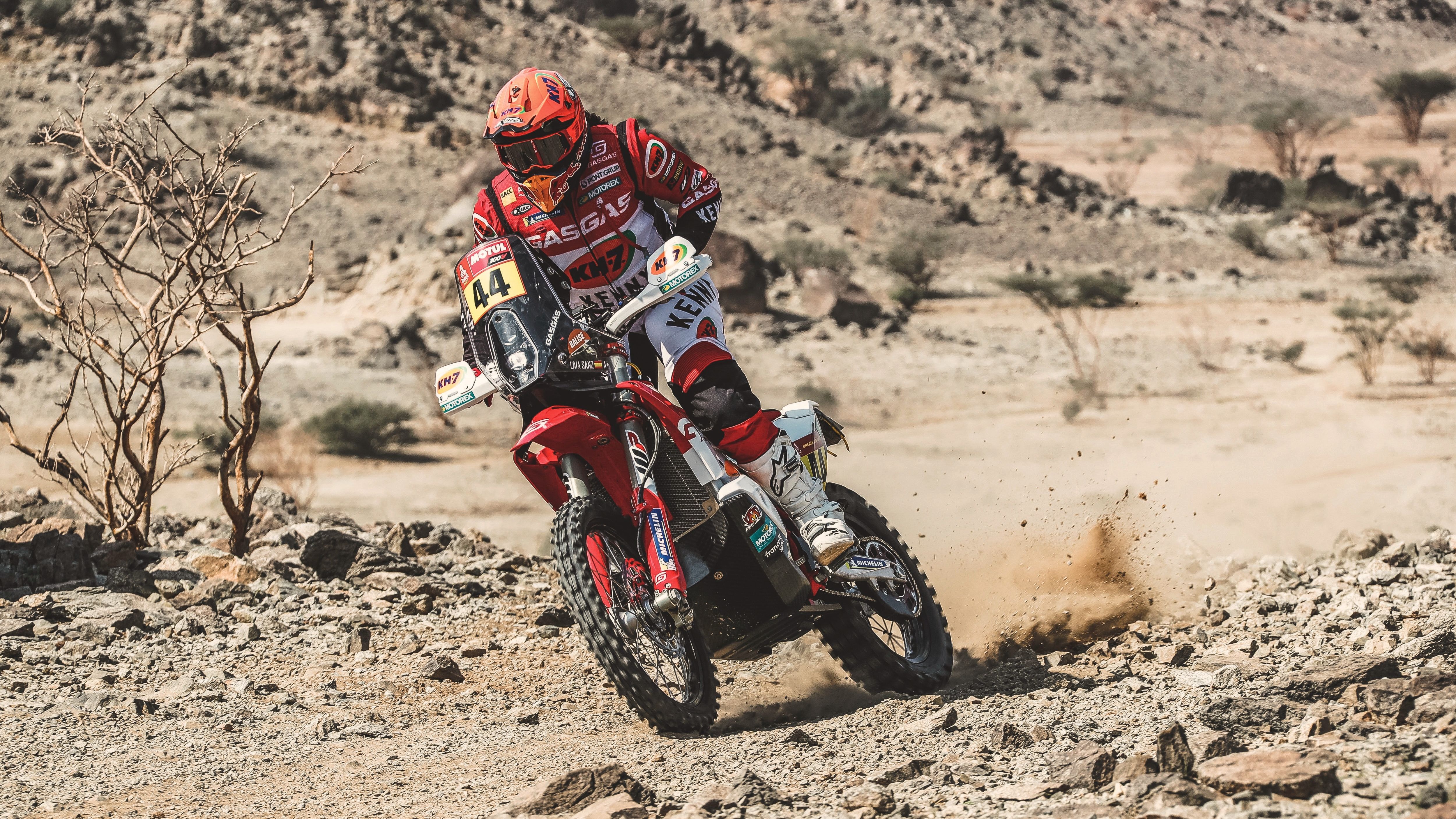 Laia Sanz durante la etapa 3 del Dakar 2021