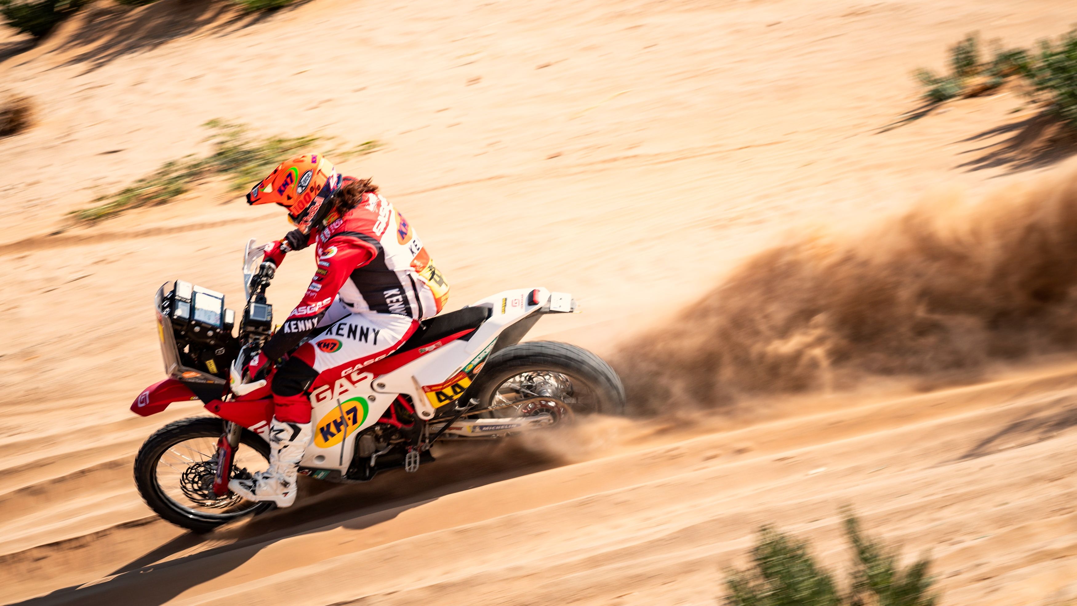 Laia Sanz durante la etapa 4 del Dakar 2021