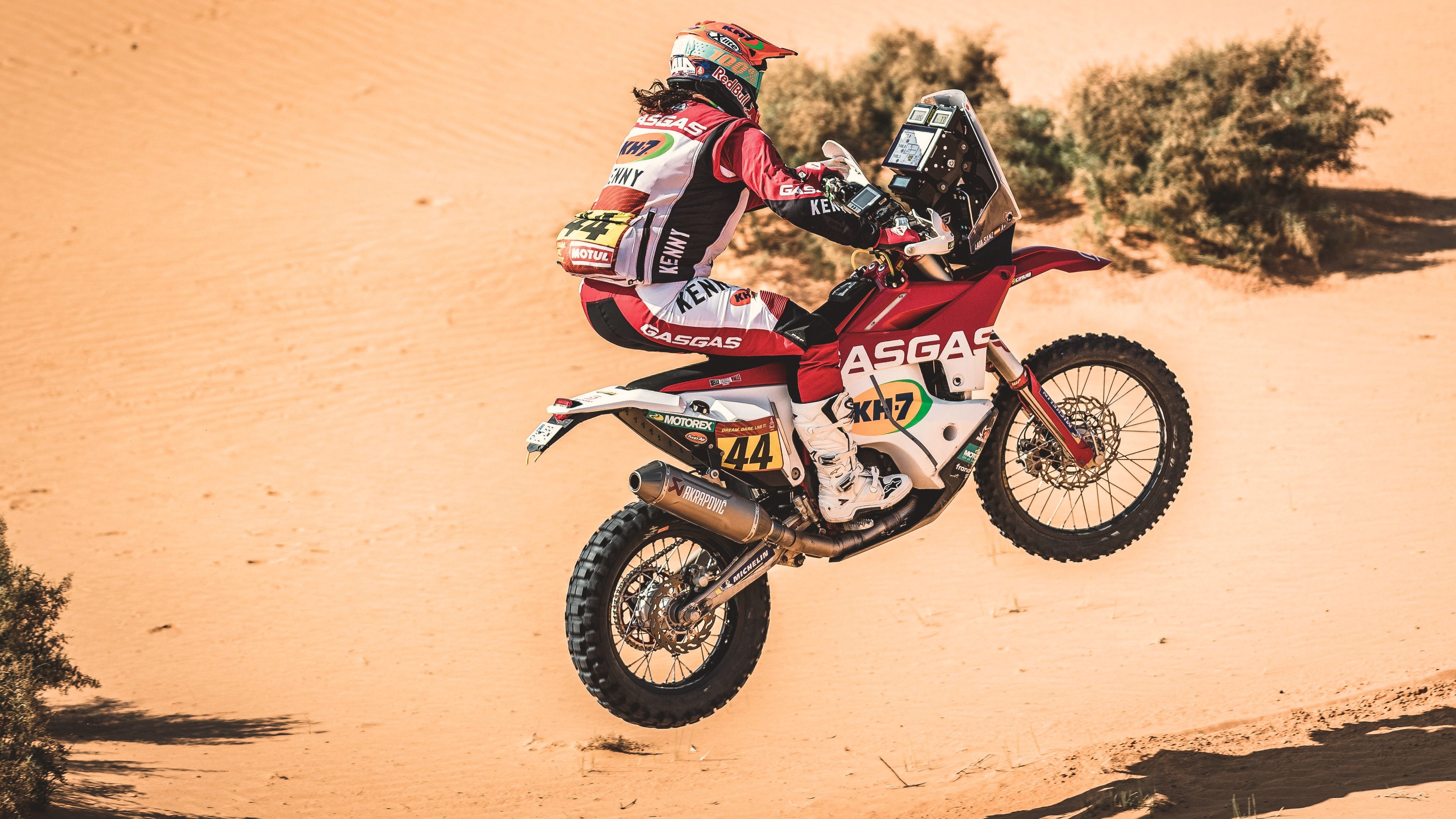 Laia Sanz durante la etapa 6 del Dakar 2021