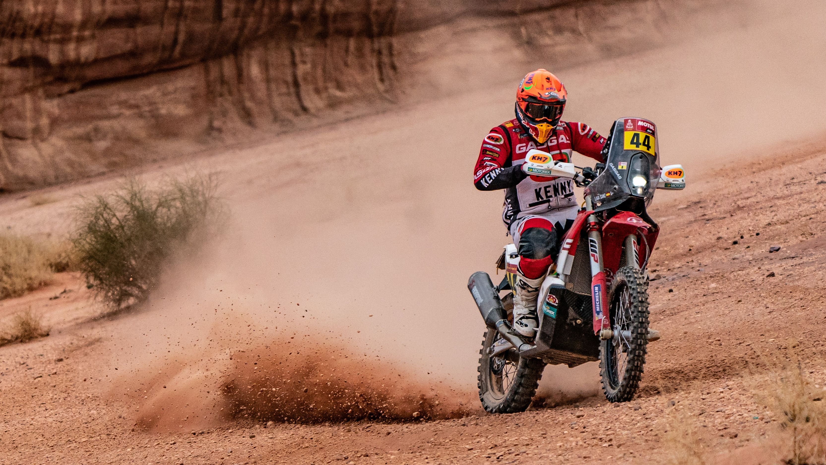 Laia Sanz durante la etapa 10 del Dakar 2021