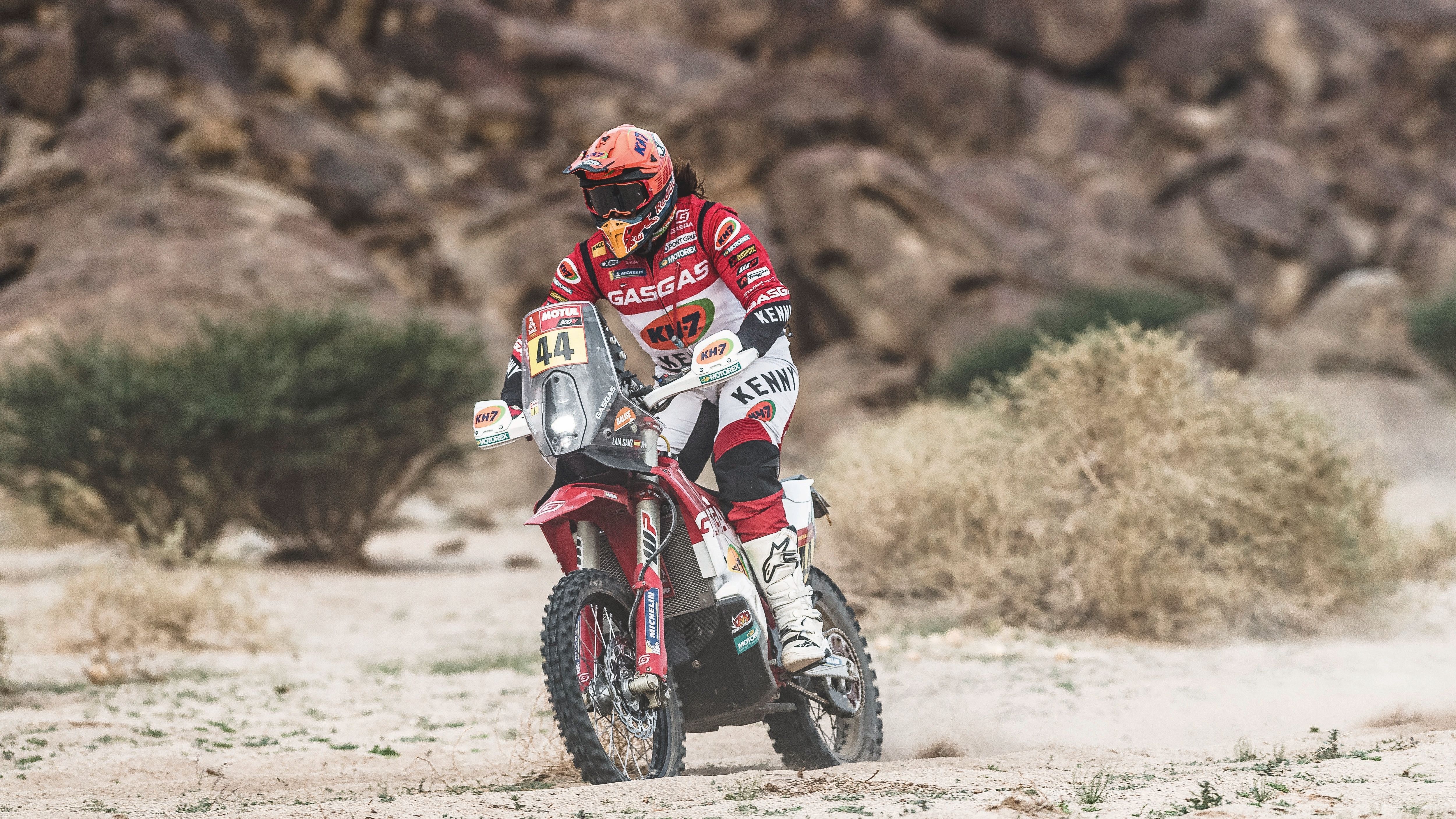 Laia Sanz durante la etapa 11 del Dakar 2021 2