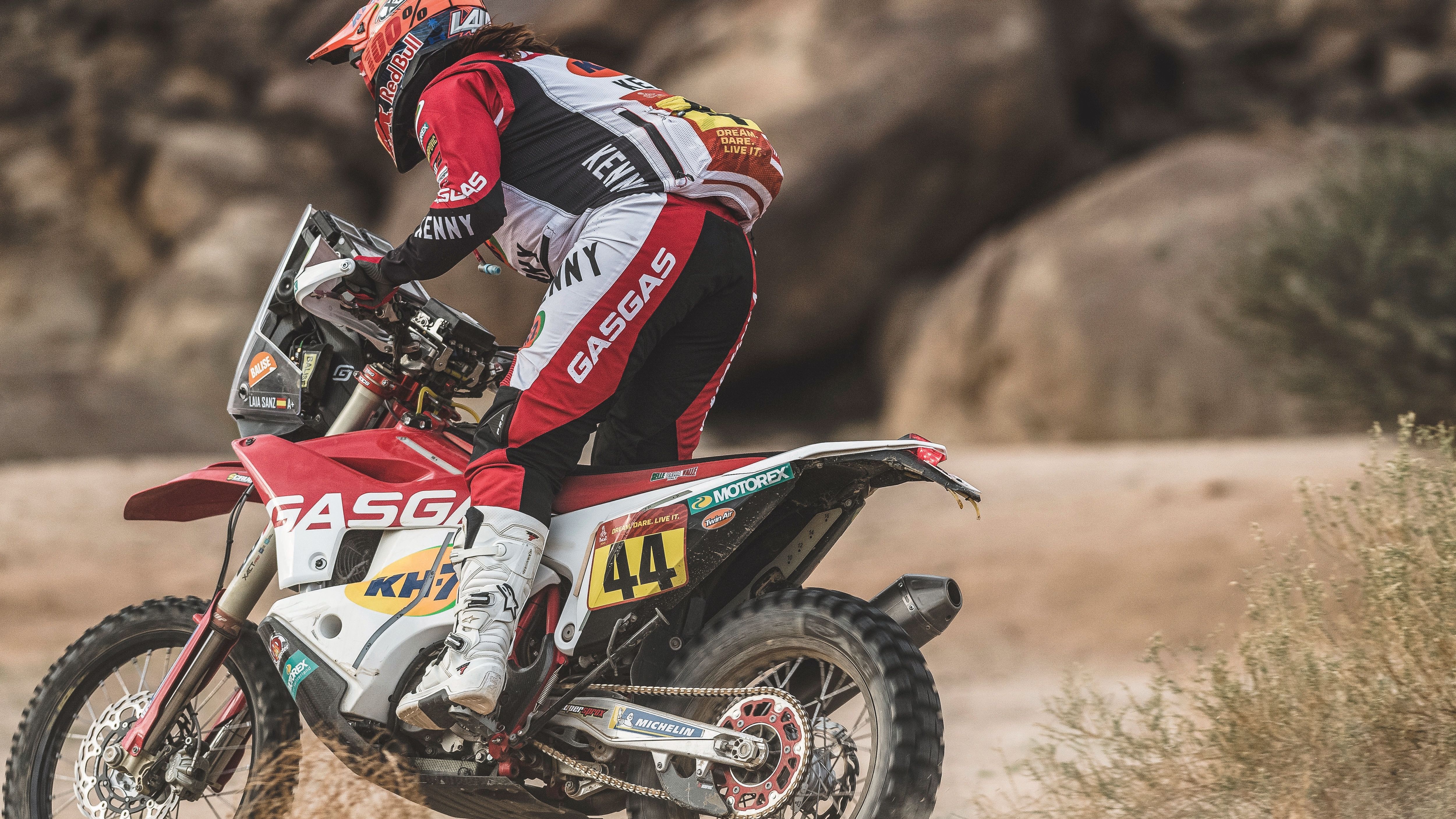 Laia Sanz durante la etapa 11 del Dakar 2021
