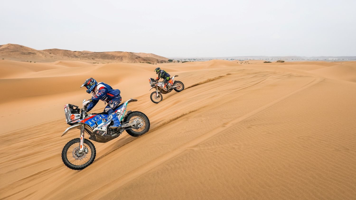 Etapa 11 Dakar 2021   Zaker Yakp y Roman Krejci
