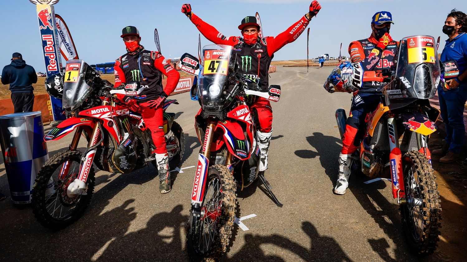 Etapa 12 Dakar 2021   Kevin Benavides, Ricky Brabec y Sam Sunderland