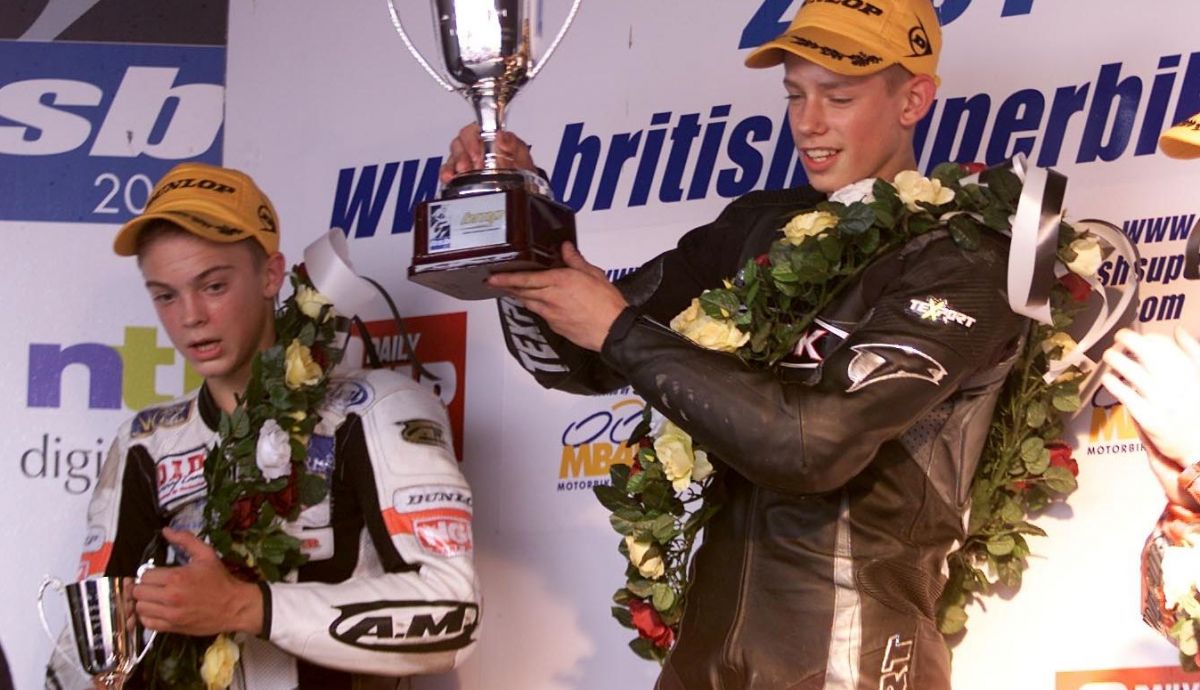 Leon Camier y Casey Stoner se jugaron el título del BSB 125cc en 2001 Leon Camier y Casey Stoner se jugaron el título del BSB 125cc en 2001