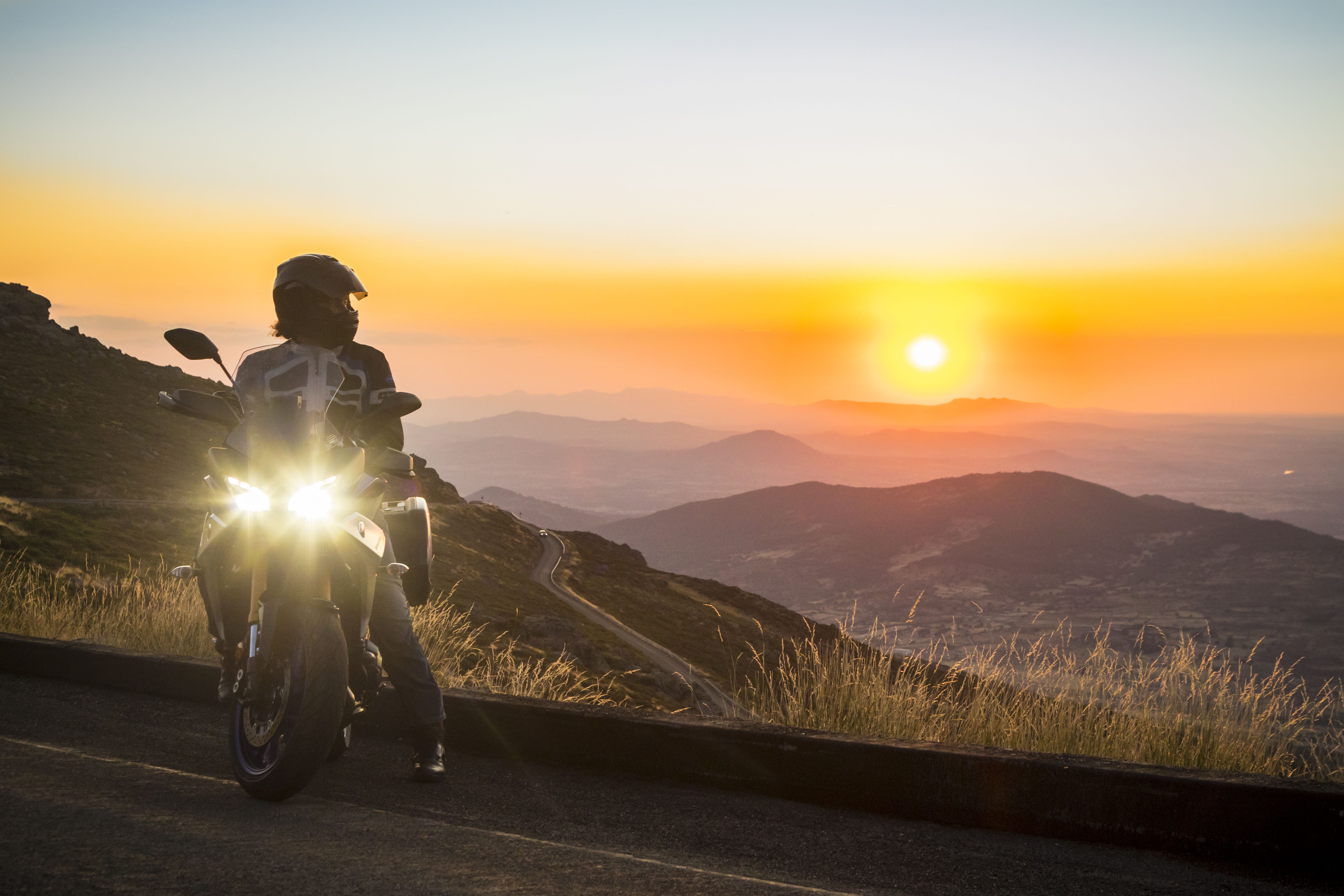 Ruta en moto por la cara norte de la Sierra de Gredos.